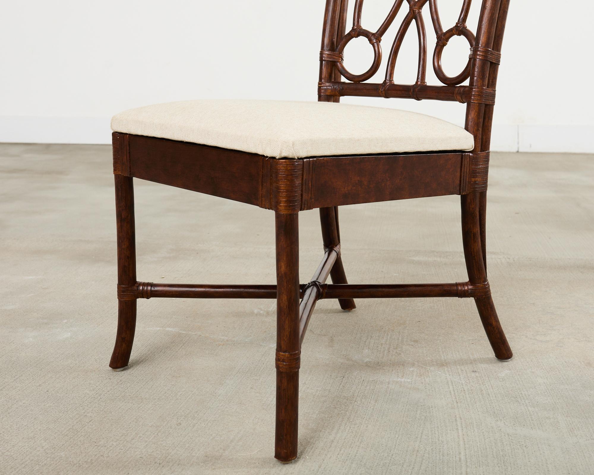 Conjunto de dieciocho sillas de comedor modernas de ratán orgánico y cuero en venta 6