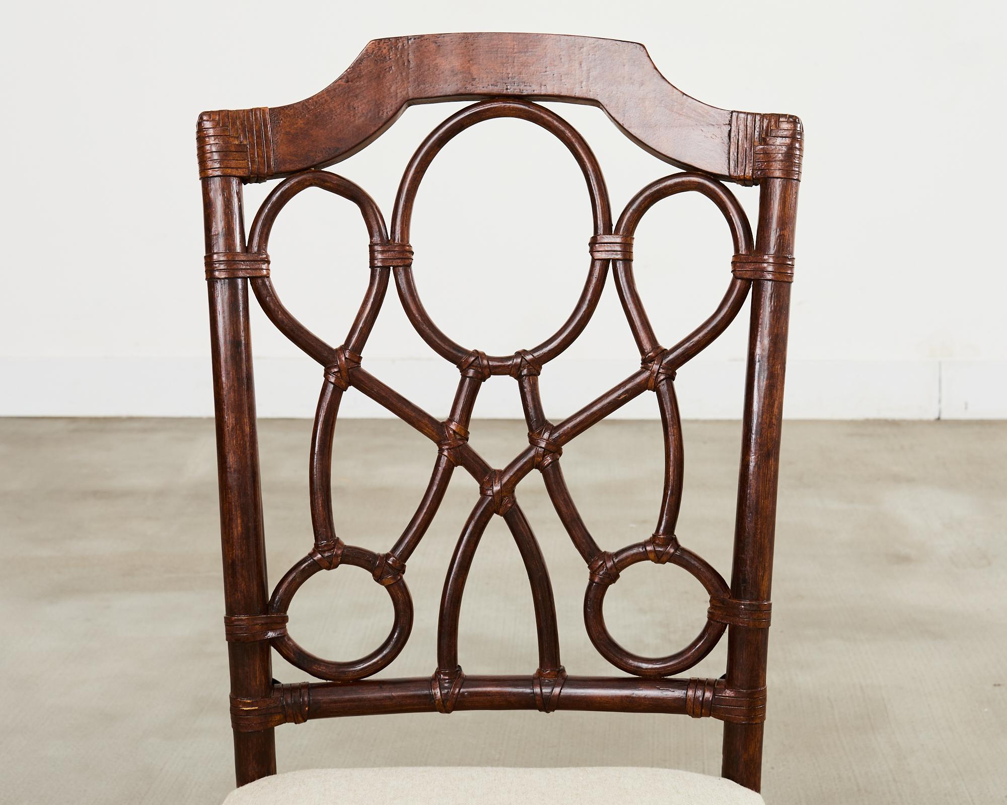 Conjunto de dieciocho sillas de comedor modernas de ratán orgánico y cuero en venta 7
