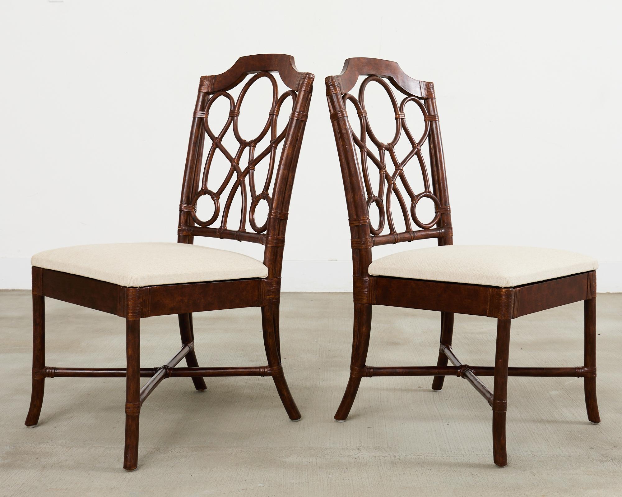 Conjunto de dieciocho sillas de comedor modernas de ratán orgánico y cuero Cuero en venta