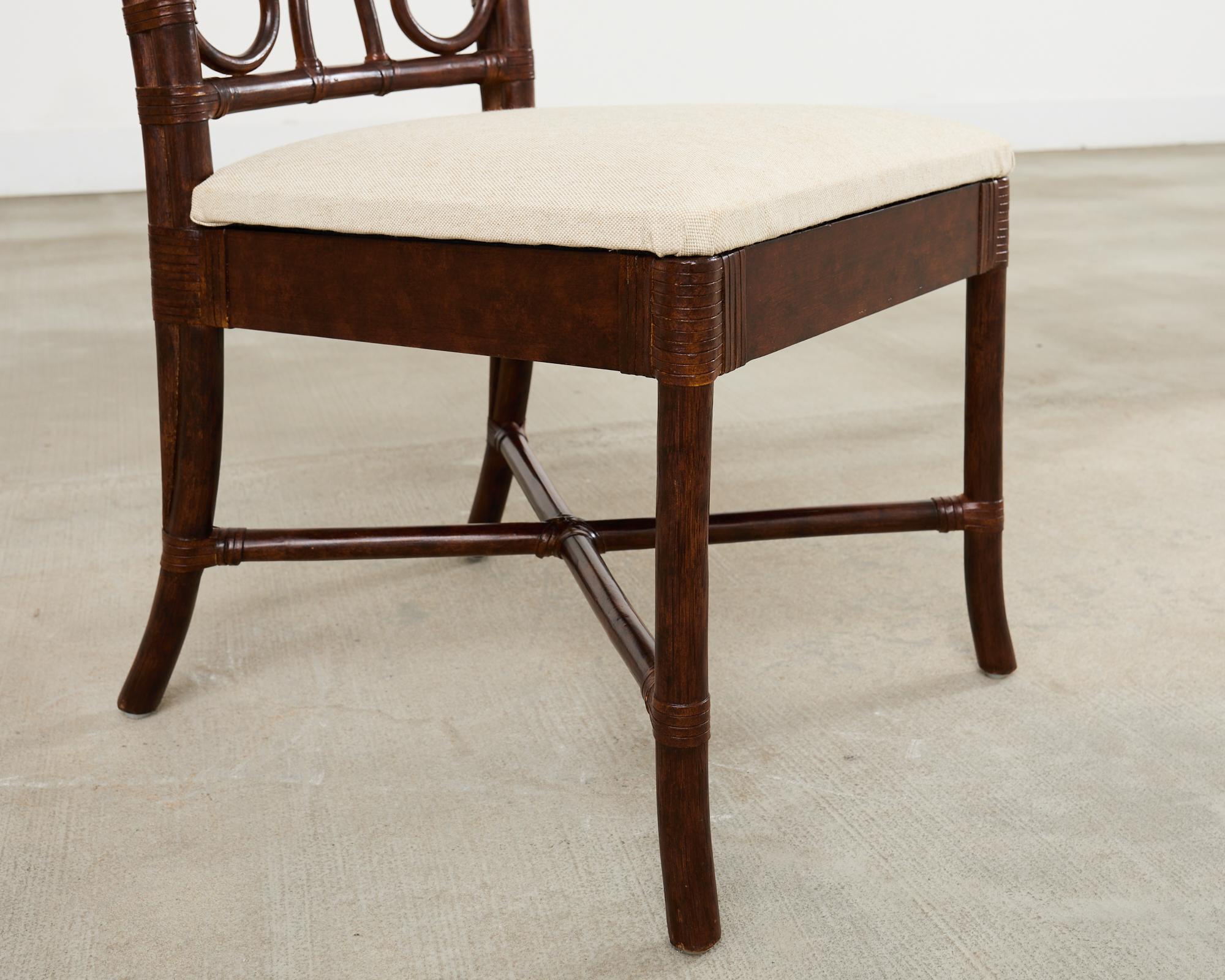 Conjunto de dieciocho sillas de comedor modernas de ratán orgánico y cuero en venta 12