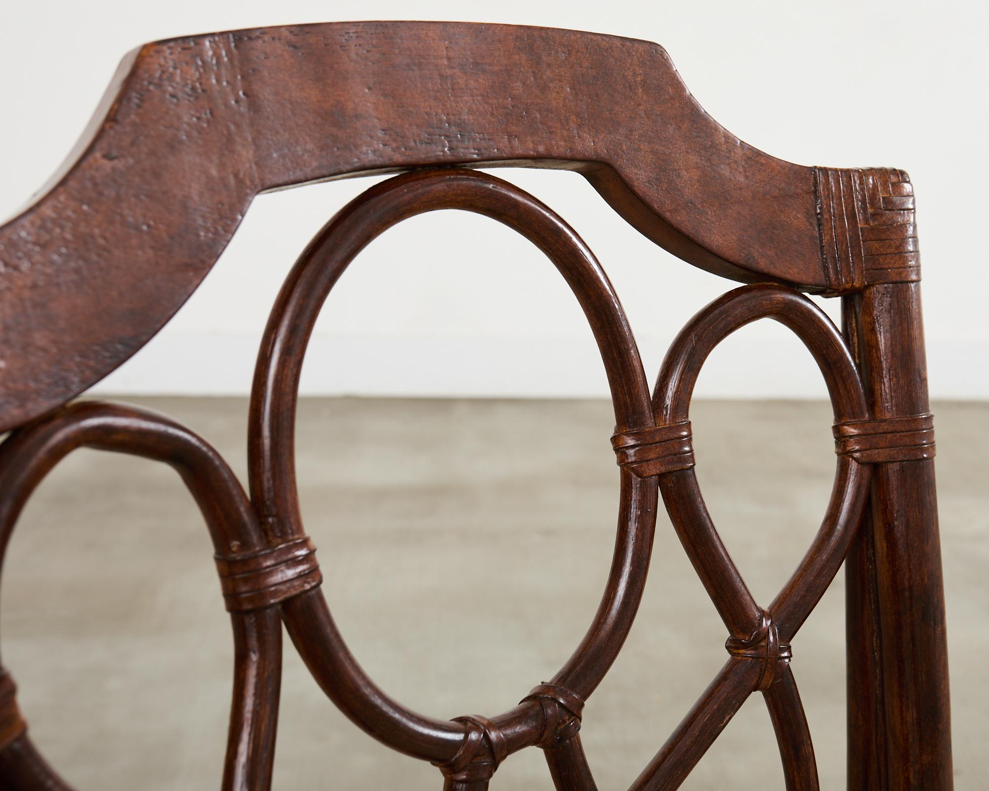 Conjunto de dieciocho sillas de comedor modernas de ratán orgánico y cuero en venta 13