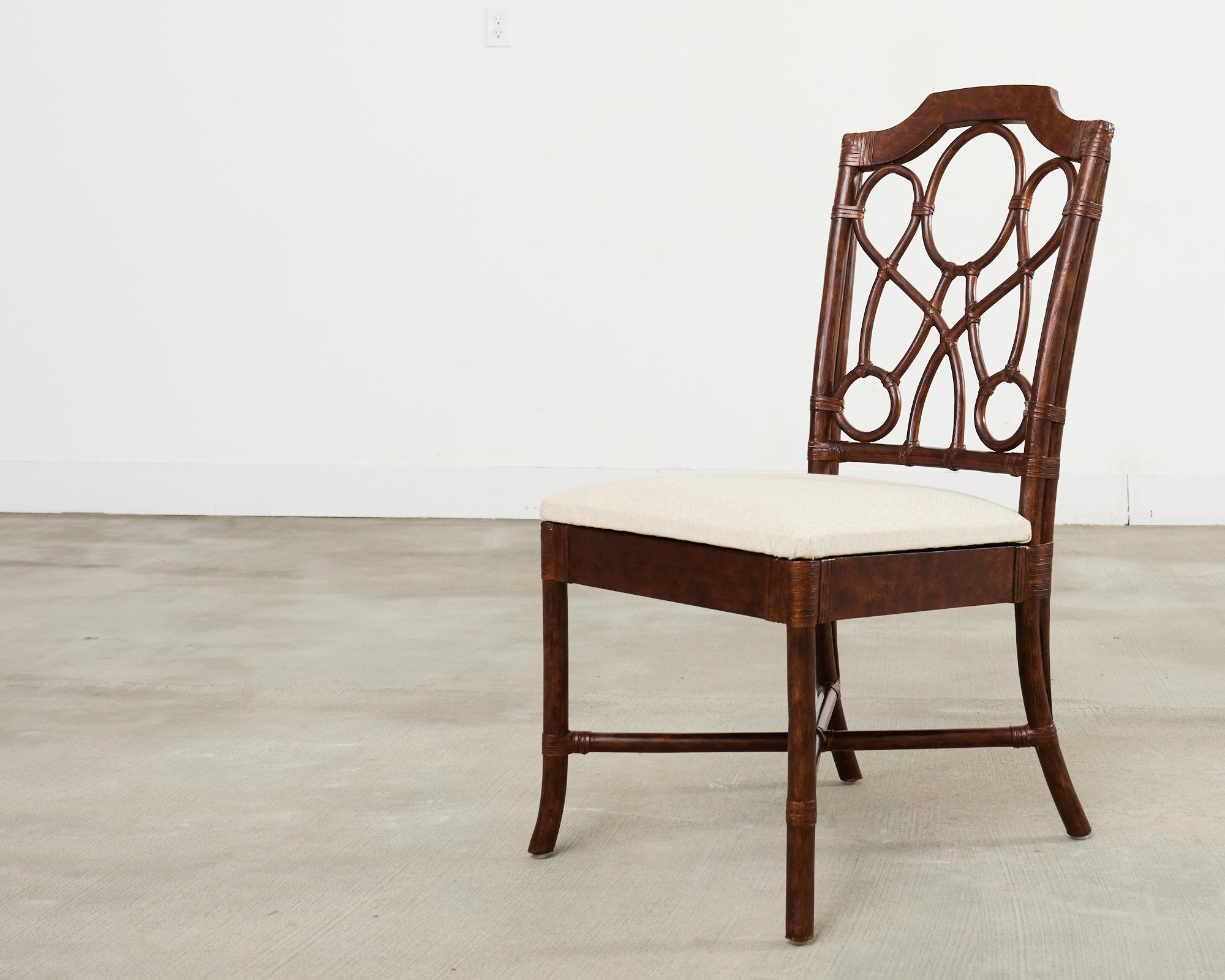 Conjunto de dieciocho sillas de comedor modernas de ratán orgánico y cuero en venta 5
