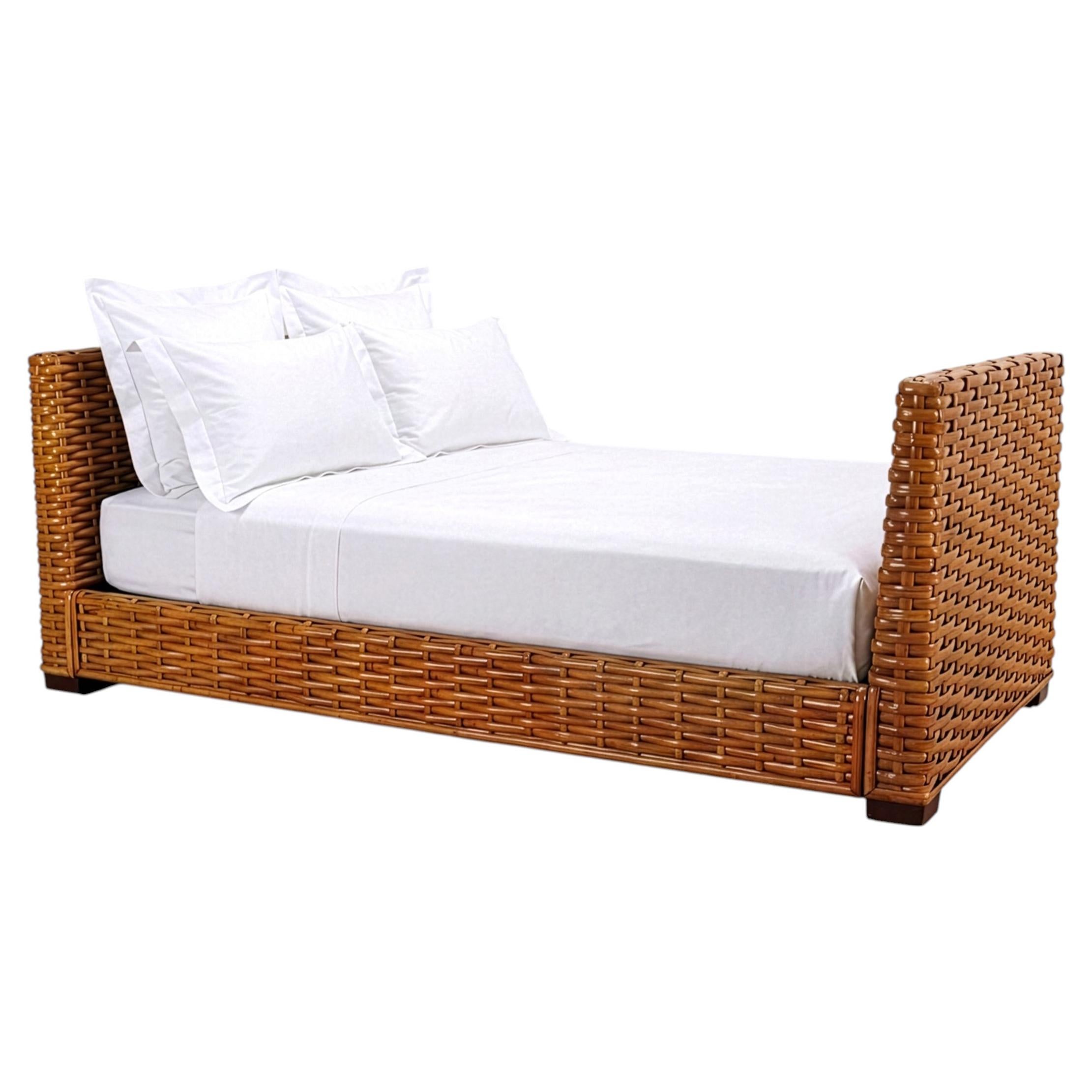 Letto in rattan intrecciato moderno e naturale in stile Ralph Lauren
