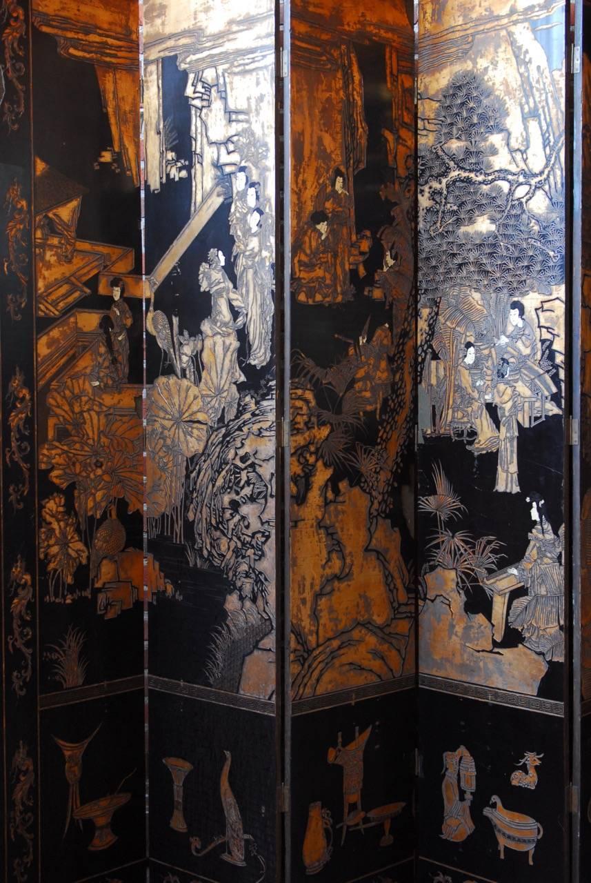 Early 20th Century Chinese Lacquered 12-Panel Coromandel Screen In Good Condition In Rio Vista, CA
