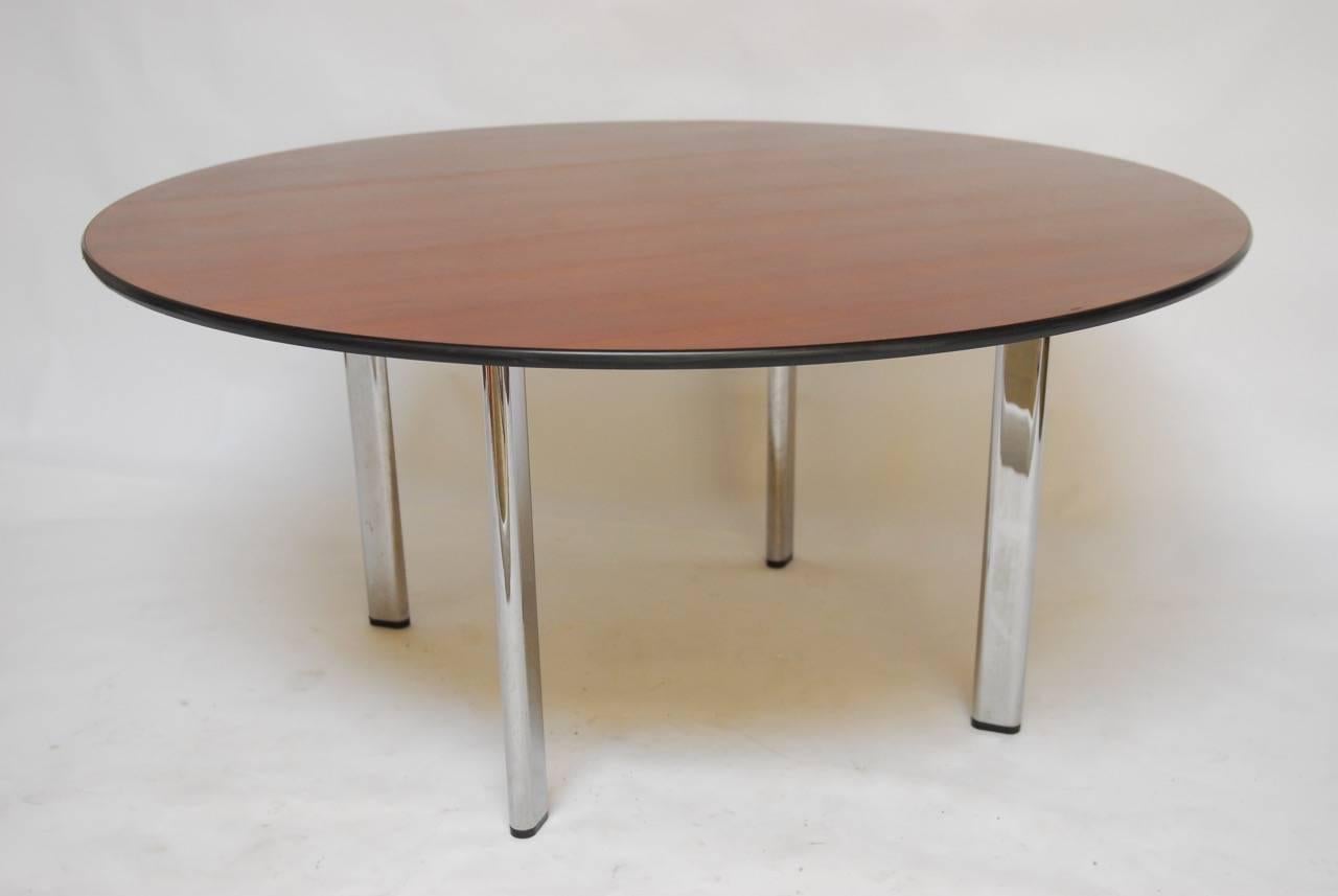 20th Century Round Cherry Dining Table by Joe D'urso for Knoll