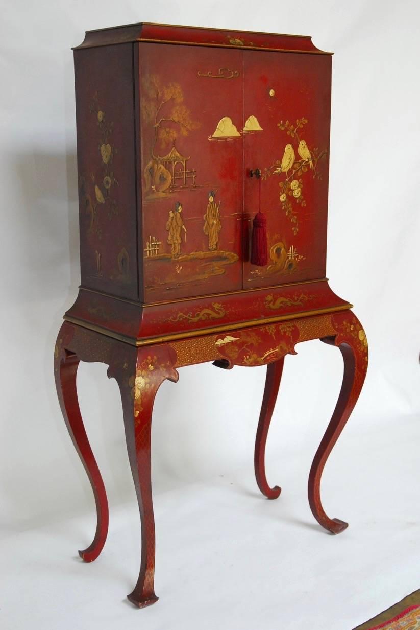 Japanned Chinoiserie Lacquer Cocktail Cabinet on Stand In Excellent Condition In Rio Vista, CA