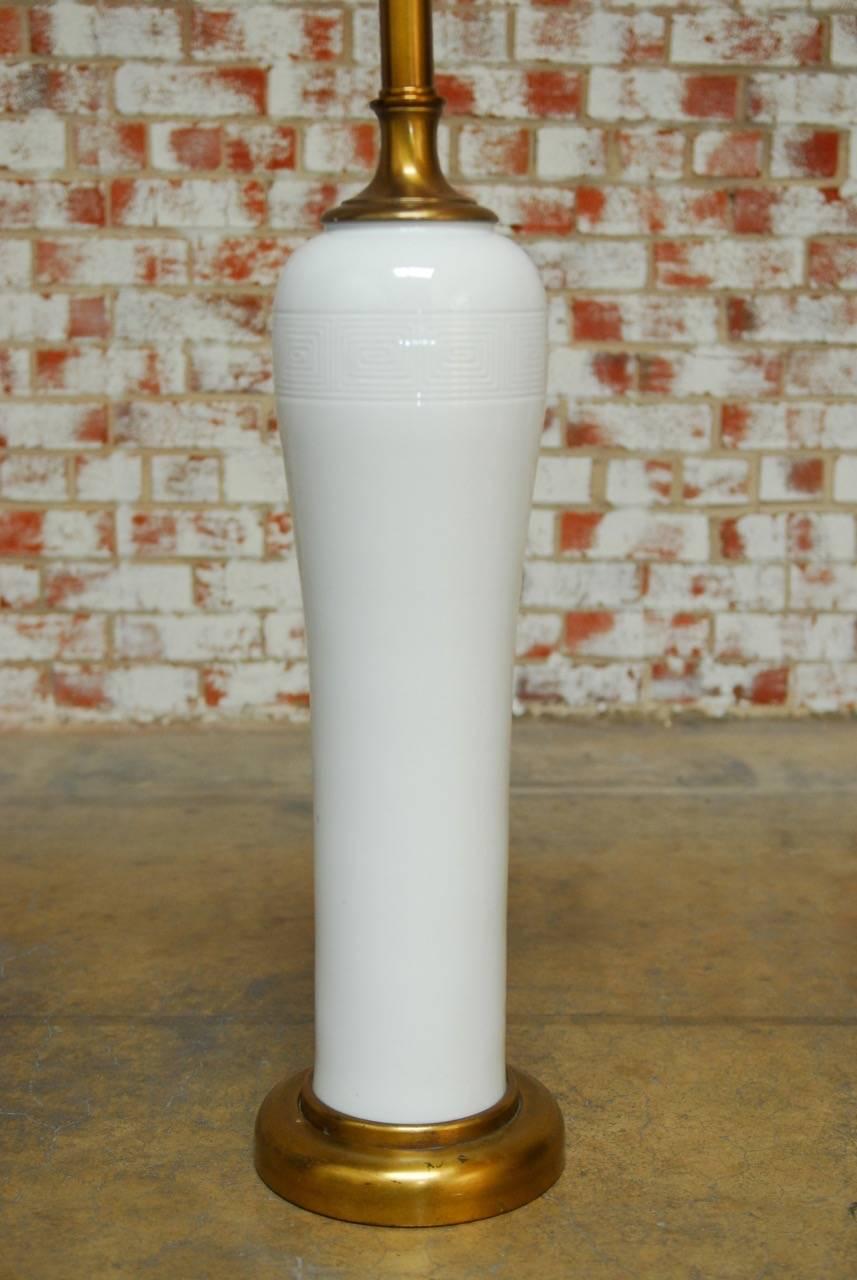 Chinois Monumentale lampe vase chinoise en porcelaine Blanc de Chine en vente