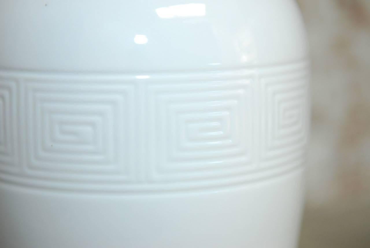 Monumentale lampe vase chinoise en porcelaine Blanc de Chine en vente 1