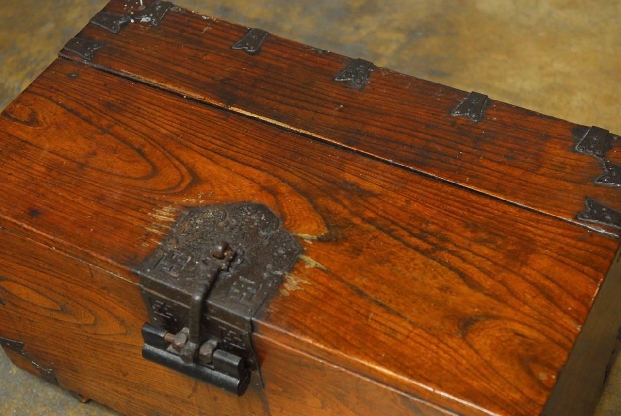 19th Century Korean Tansu Bandaji Chest 1