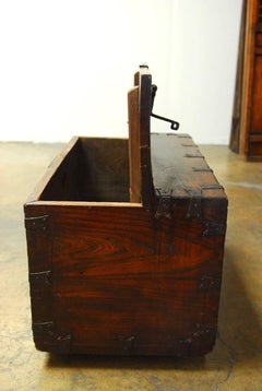 19th Century Korean Tansu Bandaji Chest