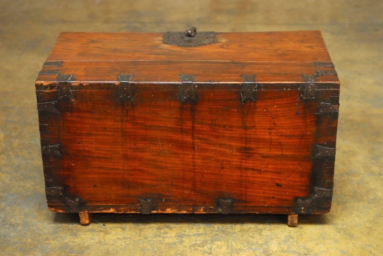 19th Century Korean Tansu Bandaji Chest 3