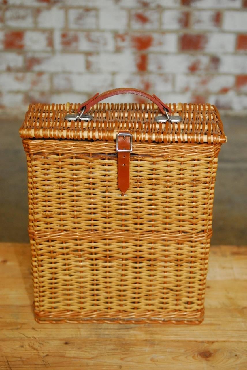 Abercrombie and Fitch Picnic Basket with Sandwich Tins and Thermos In Excellent Condition In Rio Vista, CA