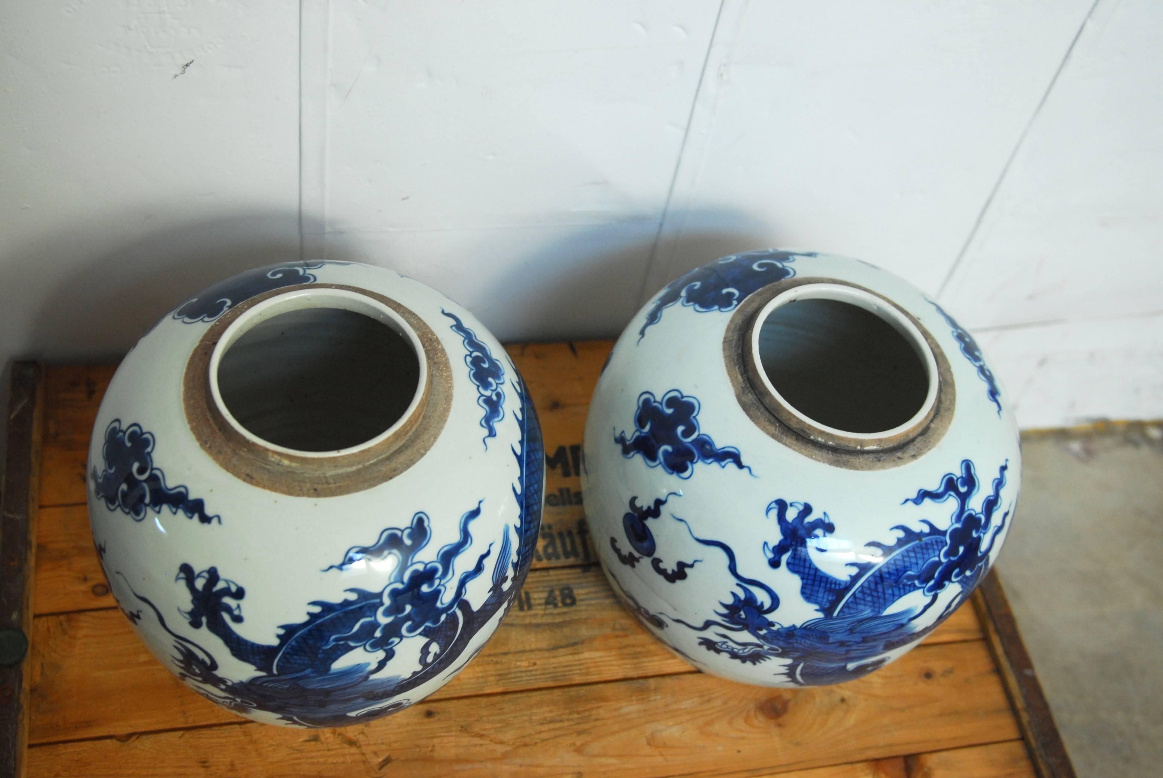 Pair of Chinese Blue and White Porcelain Ginger Jars In Good Condition In Rio Vista, CA