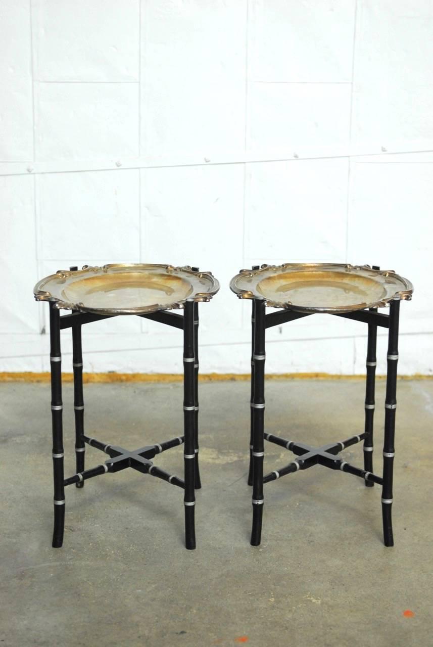 Regency Tavolini da portata inglesi in argento su supporti in finto bambù in vendita
