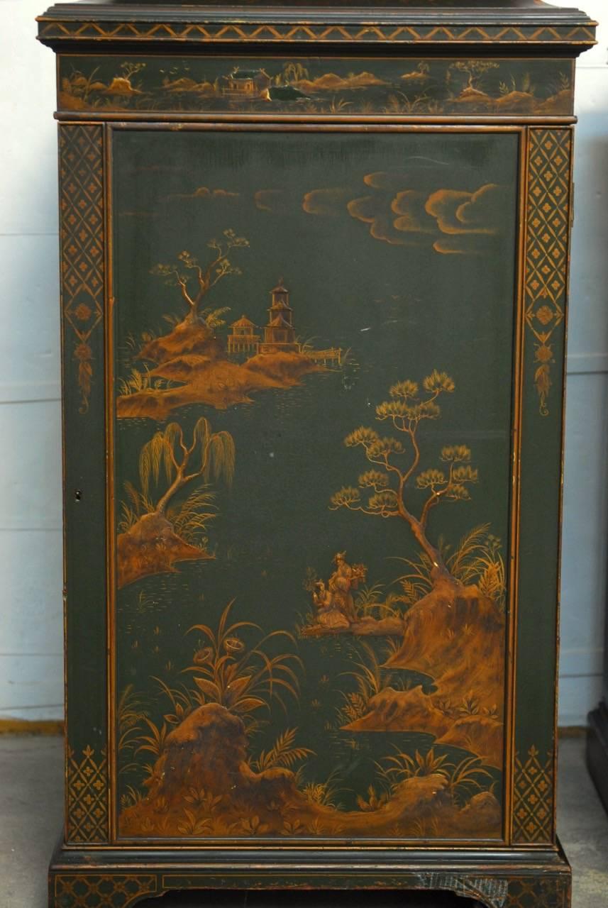 Pair of English Green Lacquer Japanned Chinoiserie Pagoda Cabinets  In Distressed Condition In Rio Vista, CA