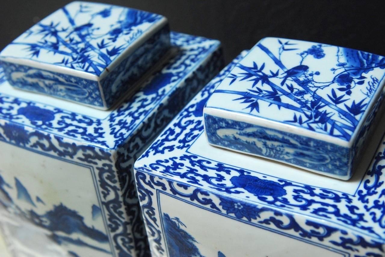 Pair of Chinese Blue and White Porcelain Tea Canisters 3