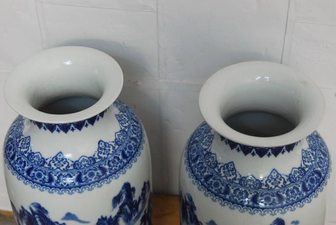 Pair of Large Chinese Export Blue and White Porcelain Vases 1