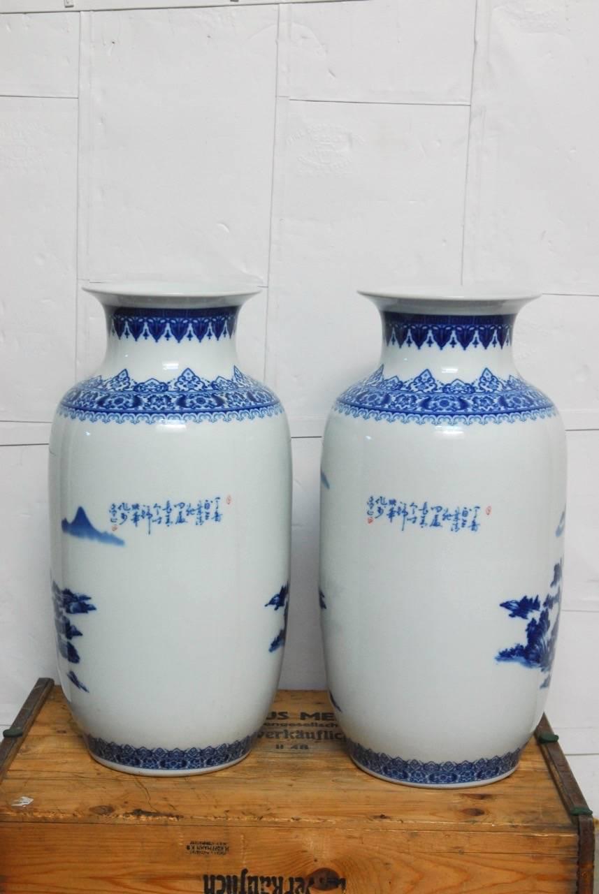 Pair of Large Chinese Export Blue and White Porcelain Vases In Excellent Condition In Rio Vista, CA