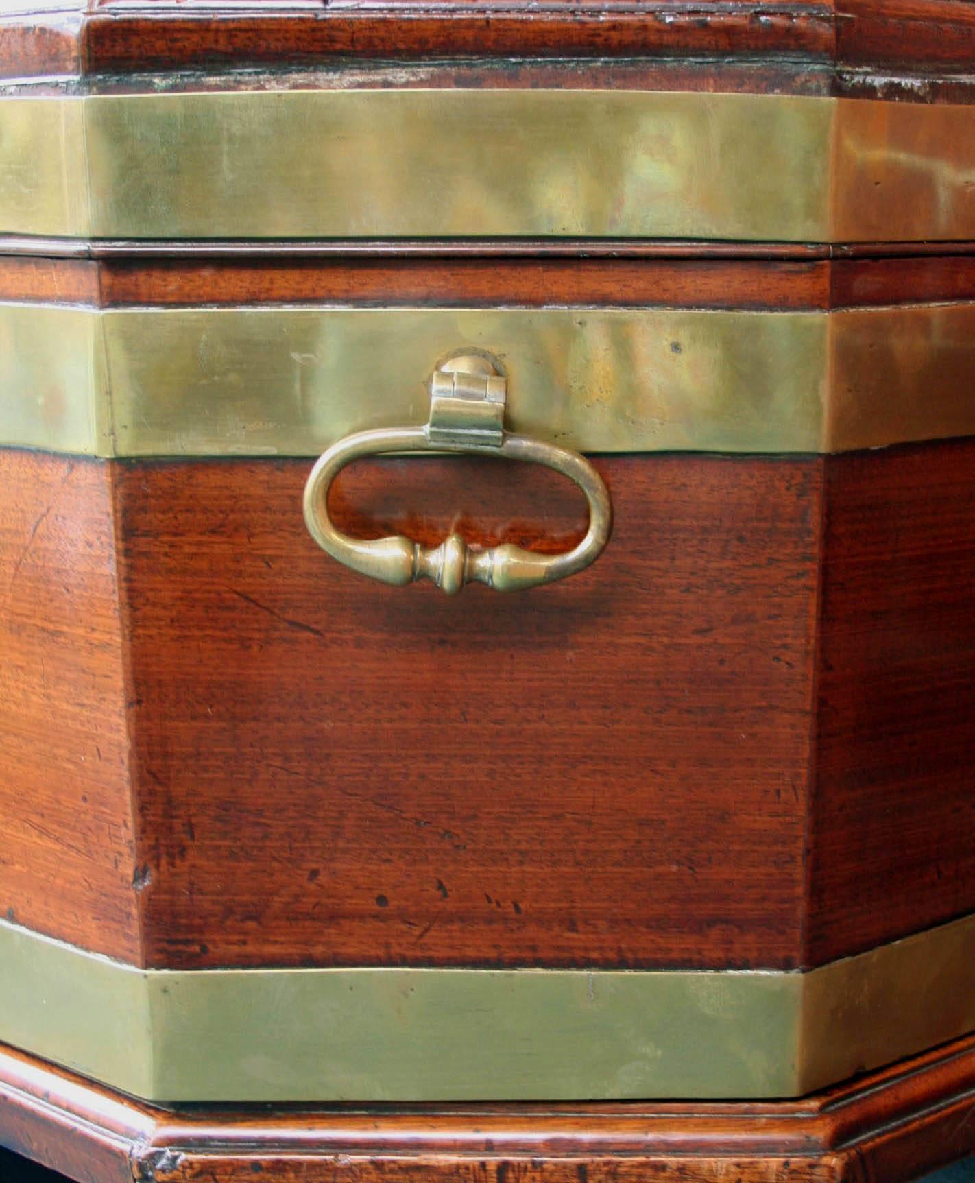 18th Century English Wine Cooler or Cellarette, Mahogany with Brass Banding In Good Condition For Sale In Alexandria, VA