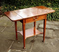 Pair of 19th Century Antique English Pembroke Side Tables in Mahogany