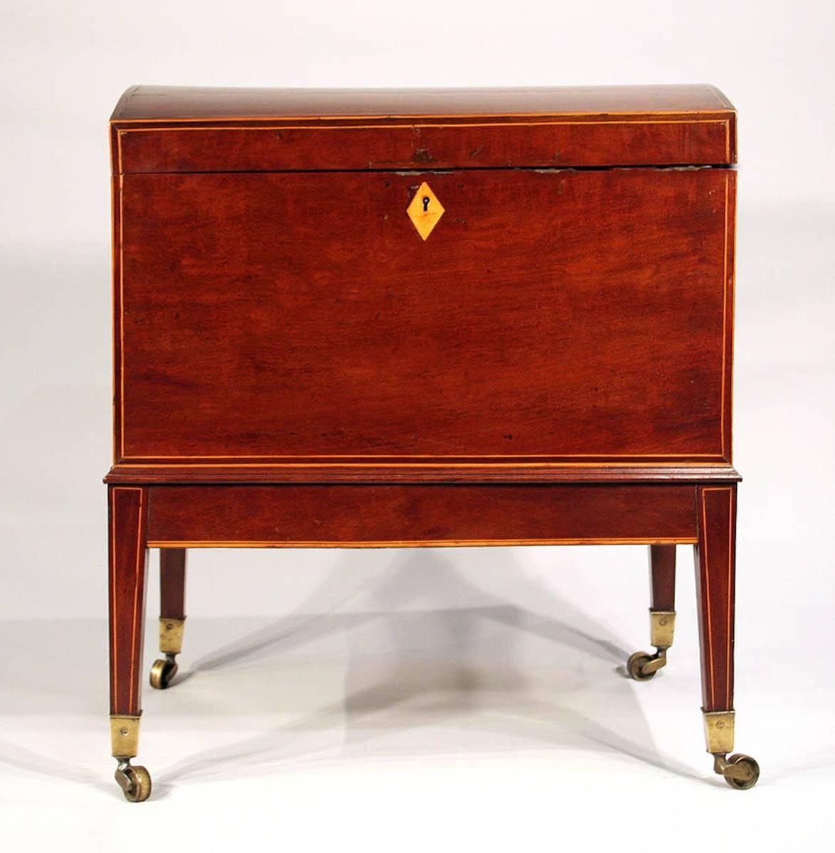 

Fine English Hepplewhite domed top cellerette in mahogany with satinwood
stringing, having tapered legs ending in brass castors,
circa 1790 (interior dividers are later).

Provenance:
Eveleth/ Summerford Estate,
Washington,