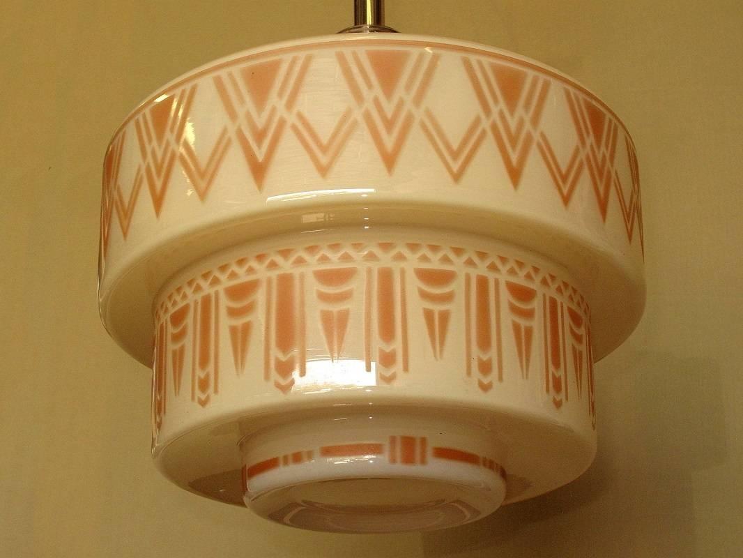 American 1930s Tan Art Deco Design on Tiered Custard Glass Shade