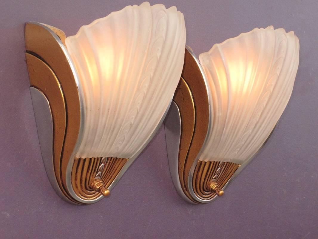 Pair of American1930s transitional sconces showing the trend at the time towards Mid-Century Modern.
Restored to their original colors of poly chrome antique golden and polished aluminum highlights.
2 pair available priced per pair.