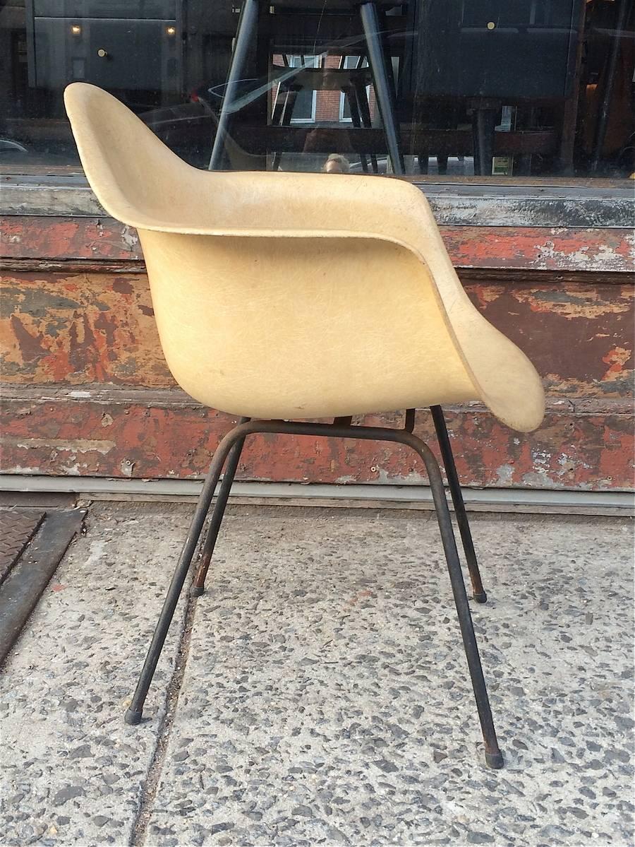 Mid-Century Modern Fiberglass Armchair by Eames for Herman Miller