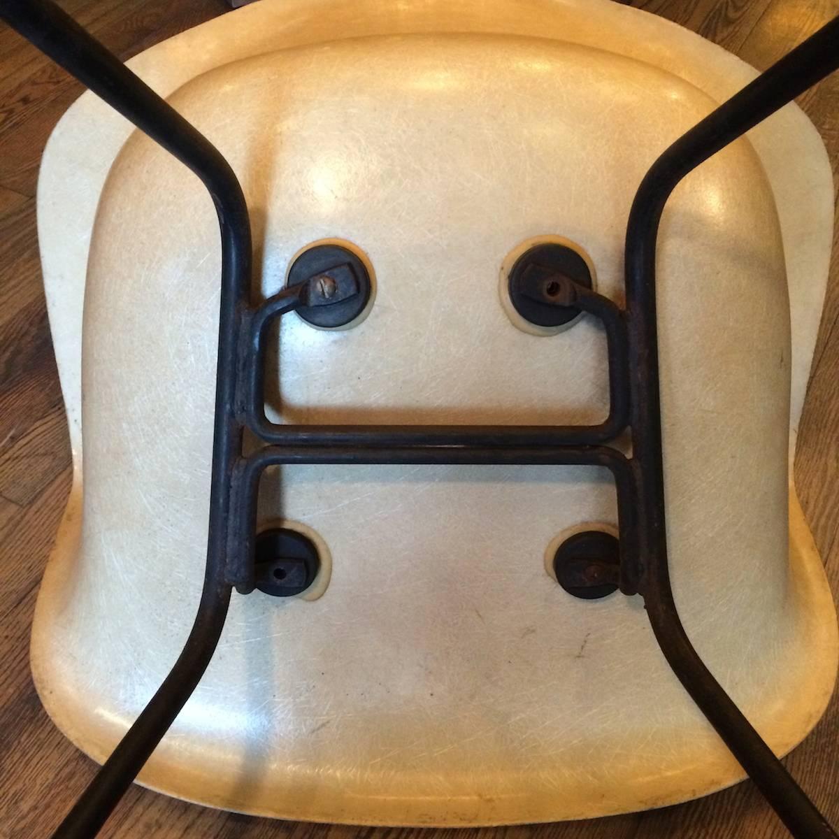Mid-20th Century Fiberglass Armchair by Eames for Herman Miller