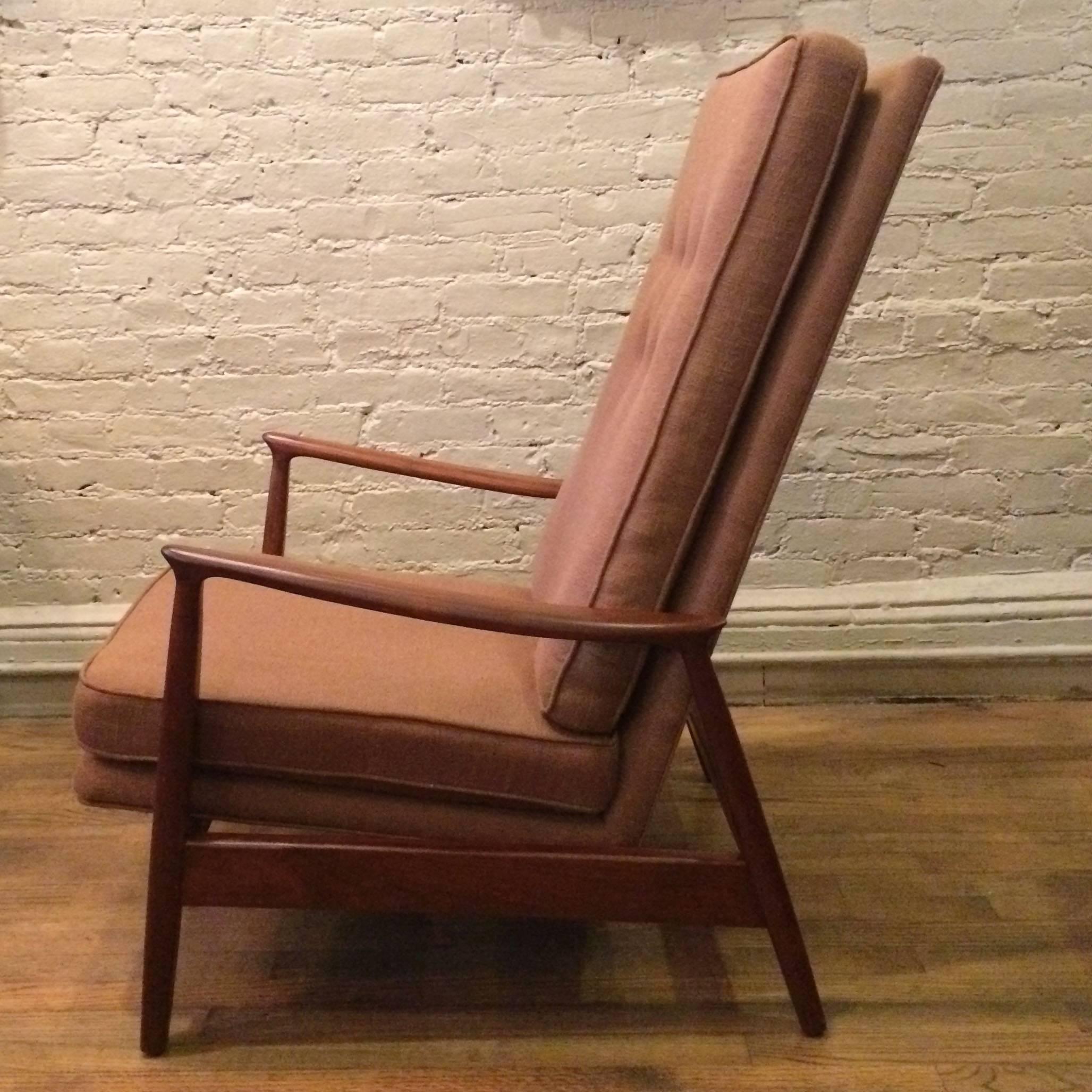 Mid-Century Modern Walnut Lounge Chair by Milo Baughman for Thayer Coggin