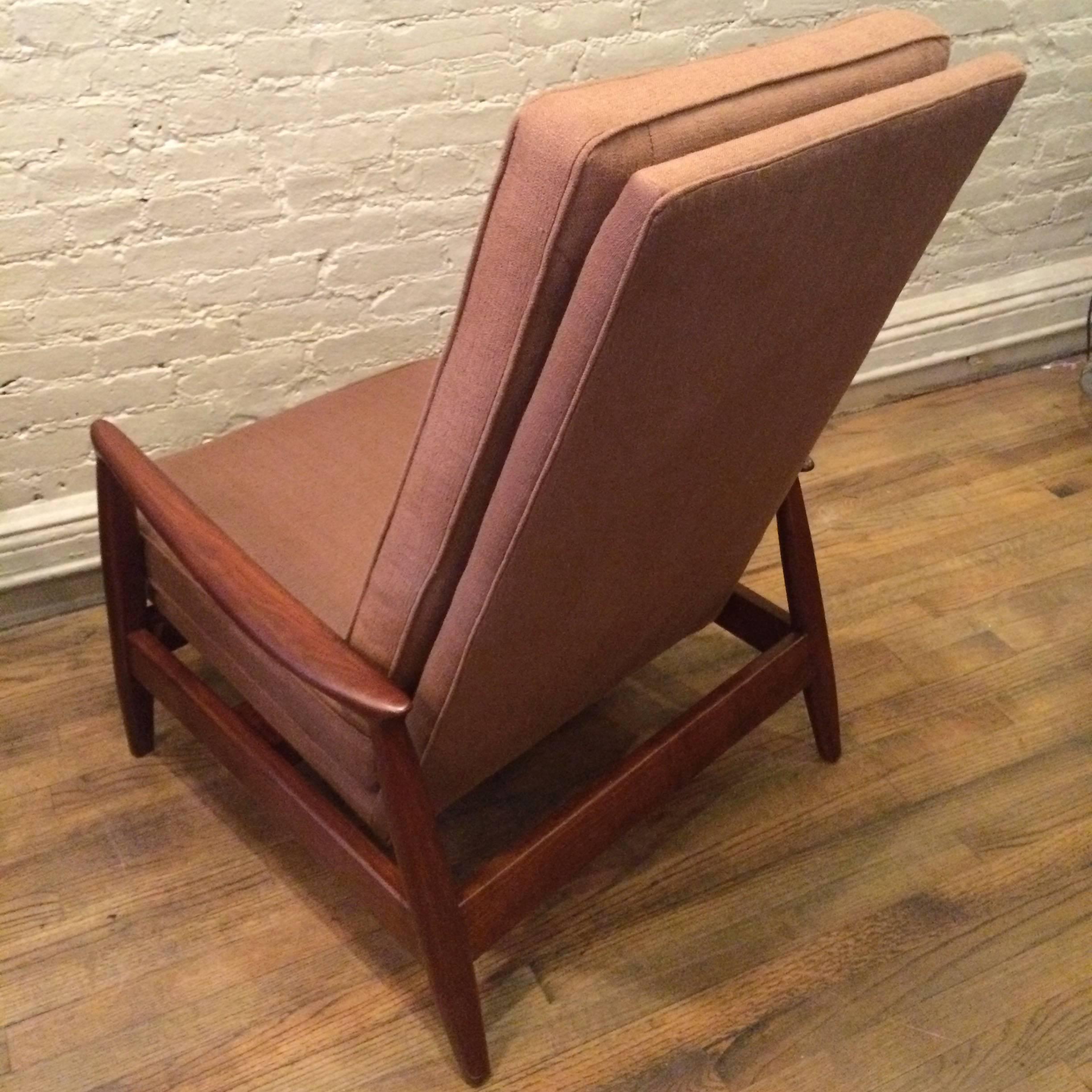 Walnut Lounge Chair by Milo Baughman for Thayer Coggin In Good Condition In Brooklyn, NY
