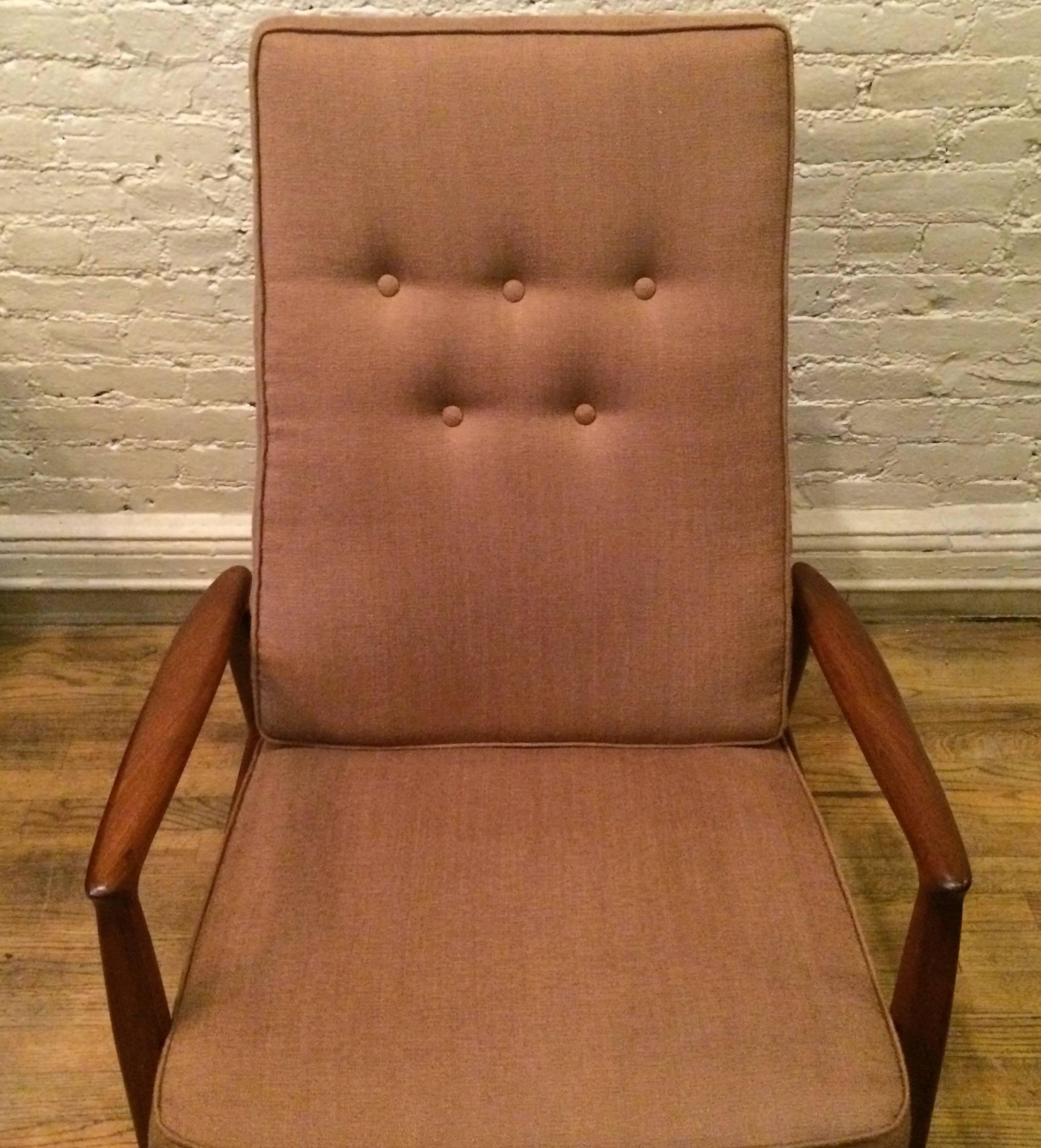 Mid-20th Century Walnut Lounge Chair by Milo Baughman for Thayer Coggin