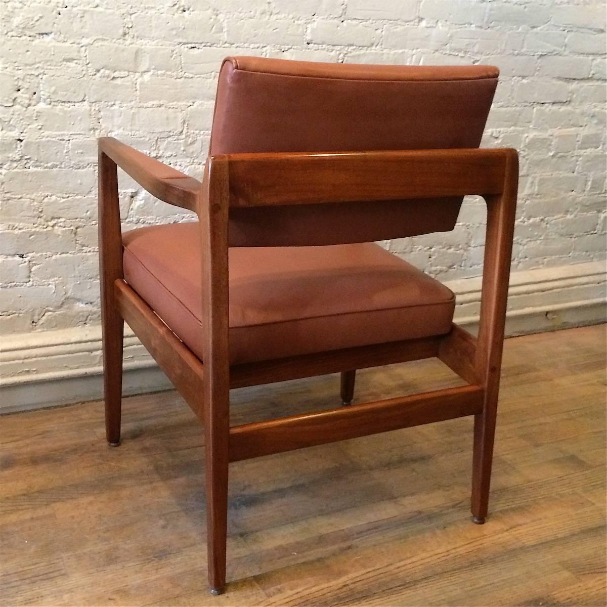 Danish Mid-Century Modern Leather Walnut Armchair By Jens Risom For Sale