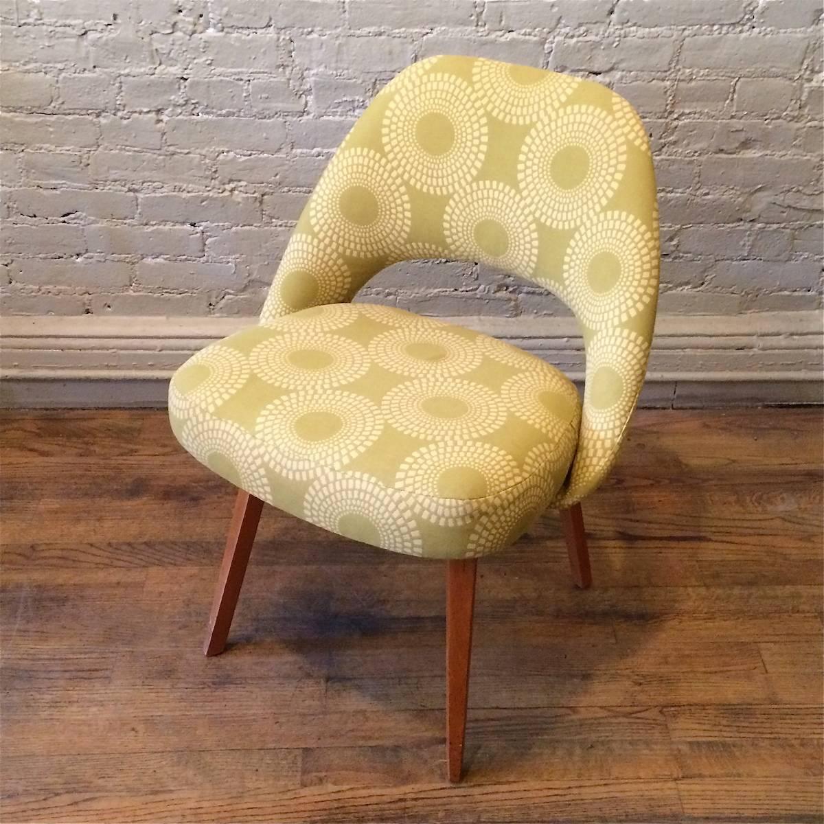 Eero Saarinen for Knoll Executive Side Chair with Wood Legs In Good Condition In Brooklyn, NY