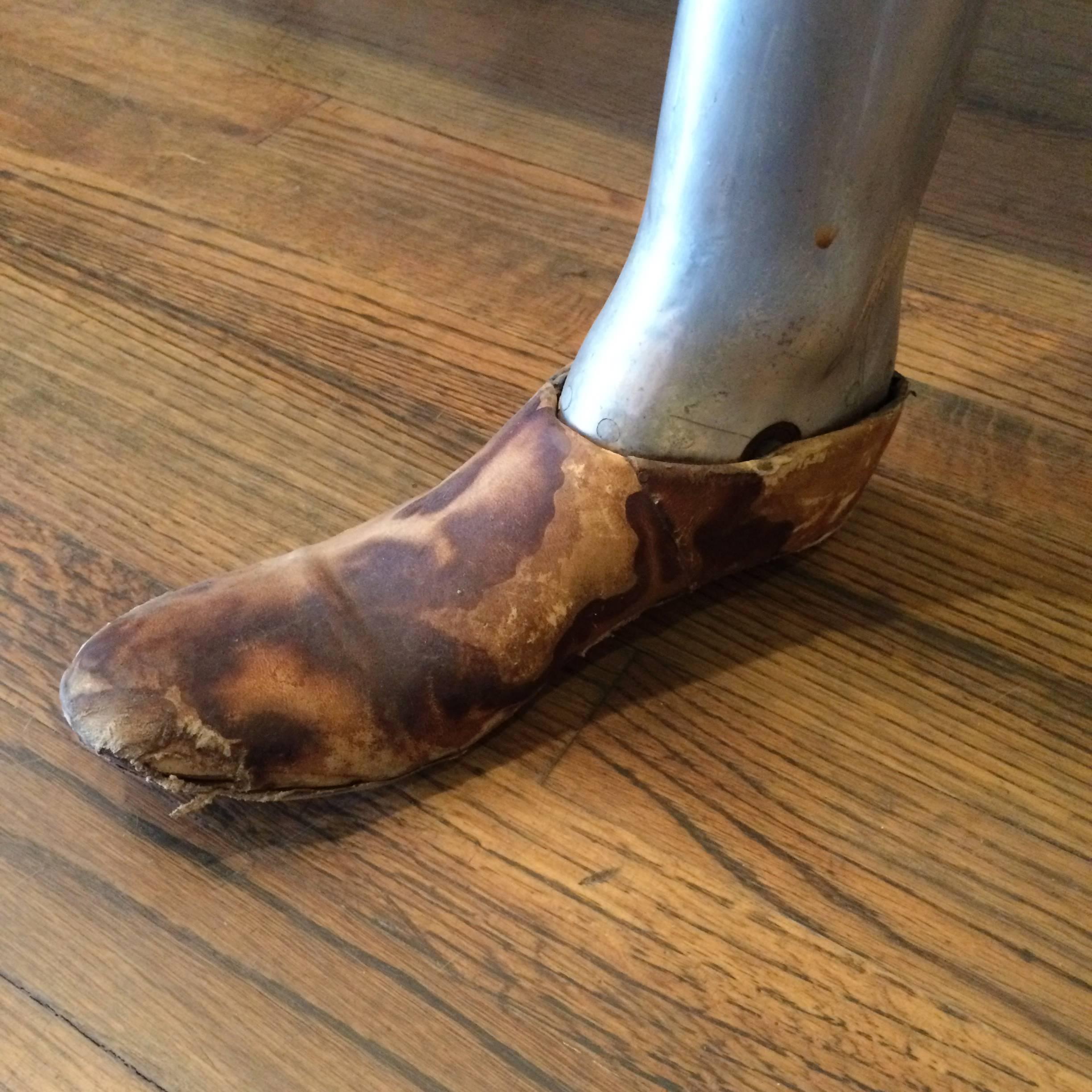 WWII Aluminum Military Officer's Prosthetic Leg In Good Condition In Brooklyn, NY