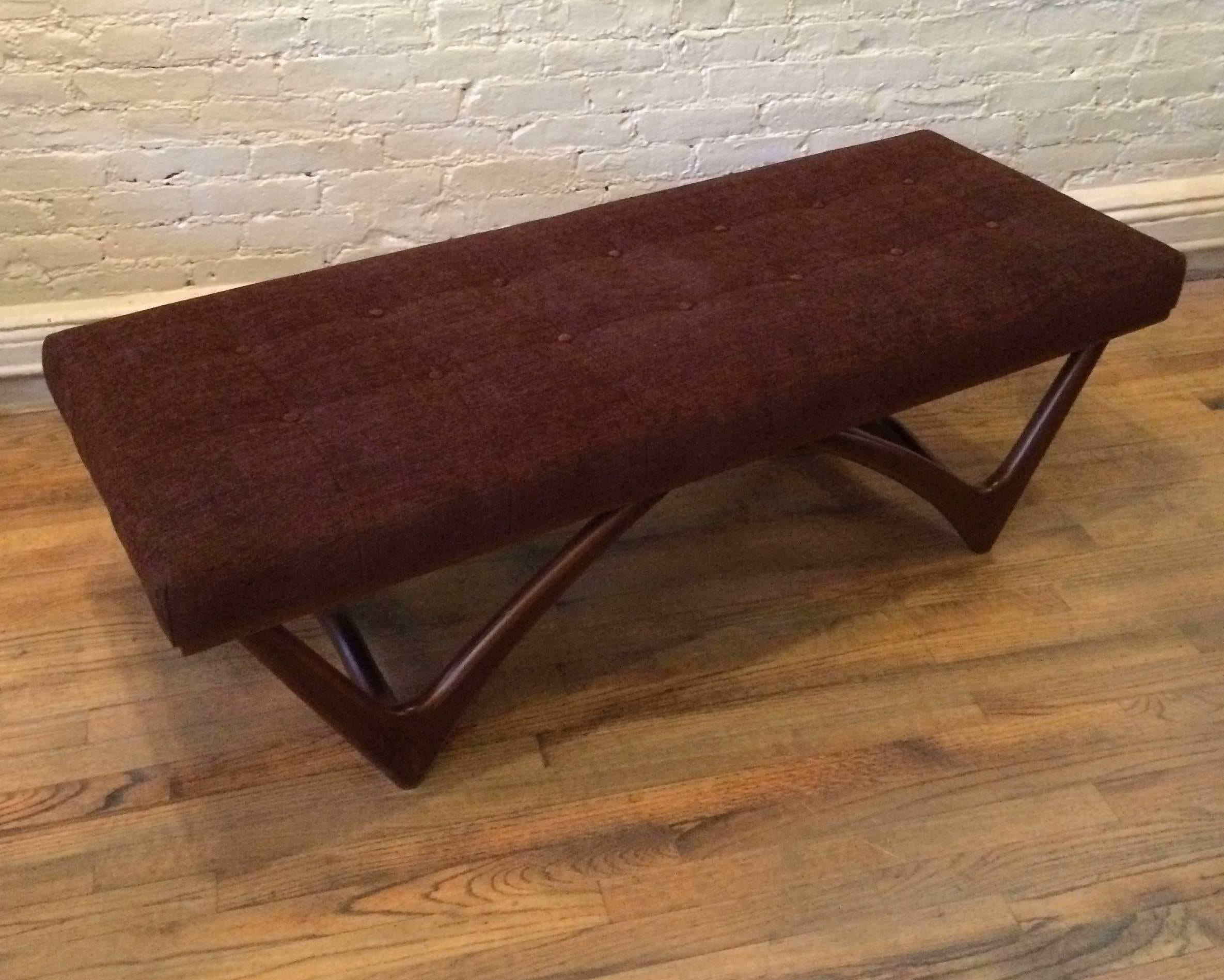 Mid-Century Modern Upholstered Walnut Bench in the Style of Adrian Pearsall In Excellent Condition In Brooklyn, NY