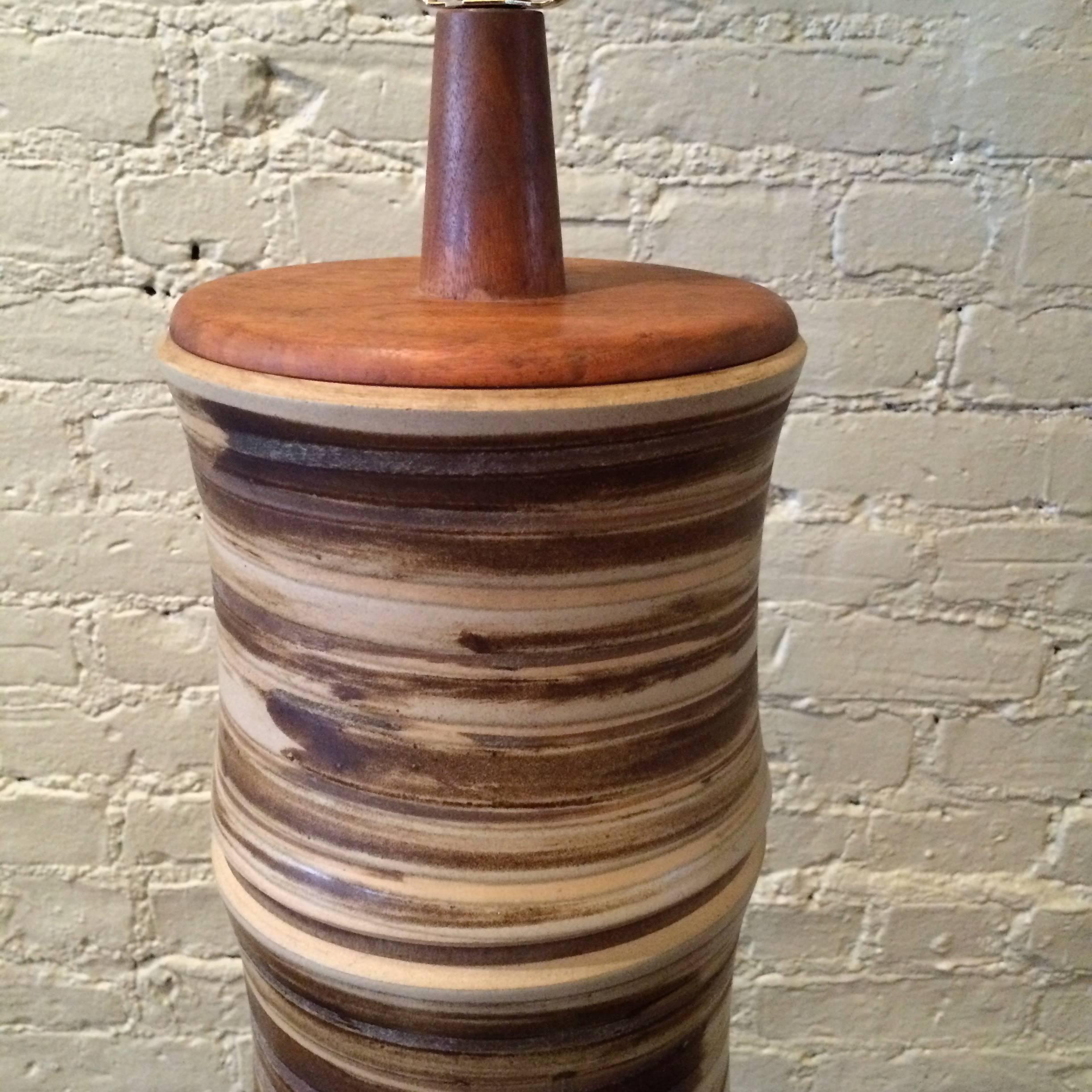 Large Gordon Martz Marshall Studios Midcentury Art Pottery Table Lamp In Good Condition For Sale In Brooklyn, NY