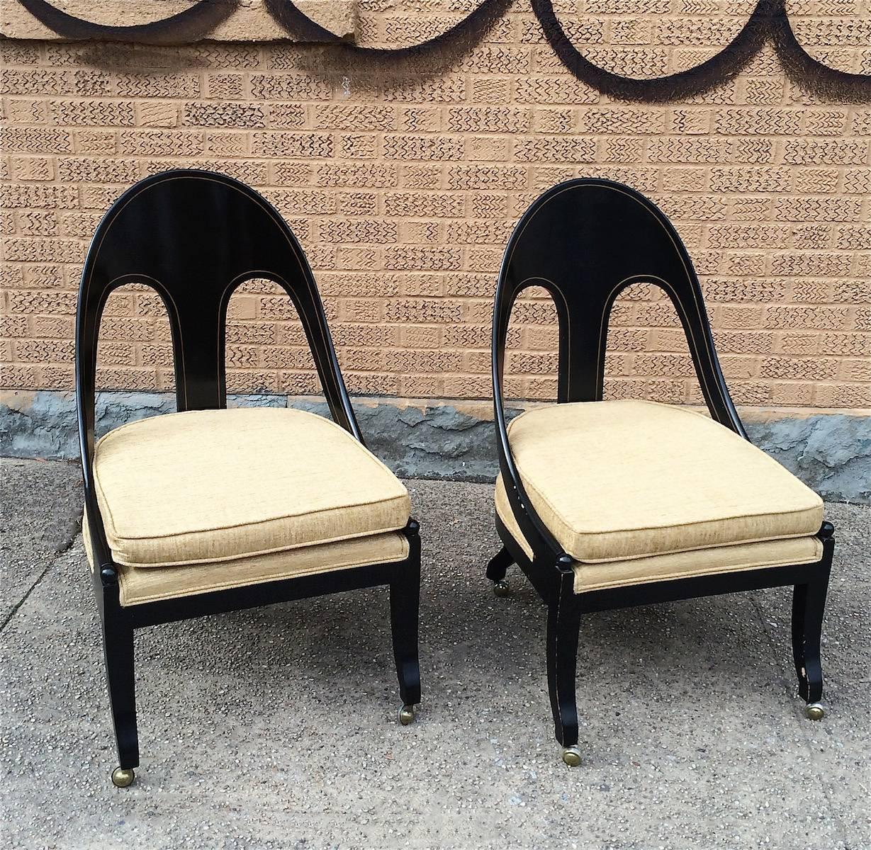 Pair of Neoclassical Spoon Back Chairs in the Style of Michael Taylor for Baker In Good Condition In Brooklyn, NY