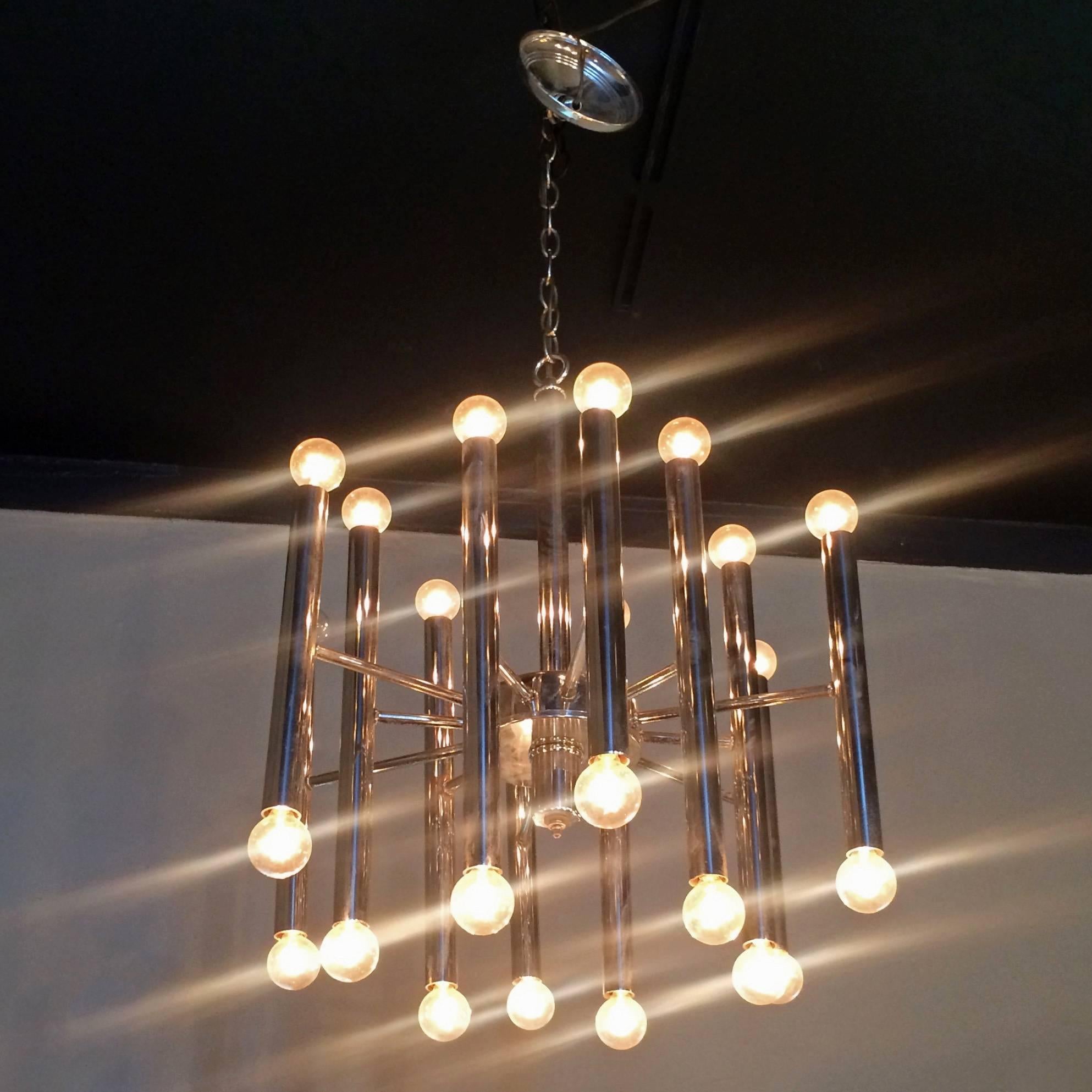 Mid-Century Modern Tubular Chrome Chandelier In Good Condition In Brooklyn, NY