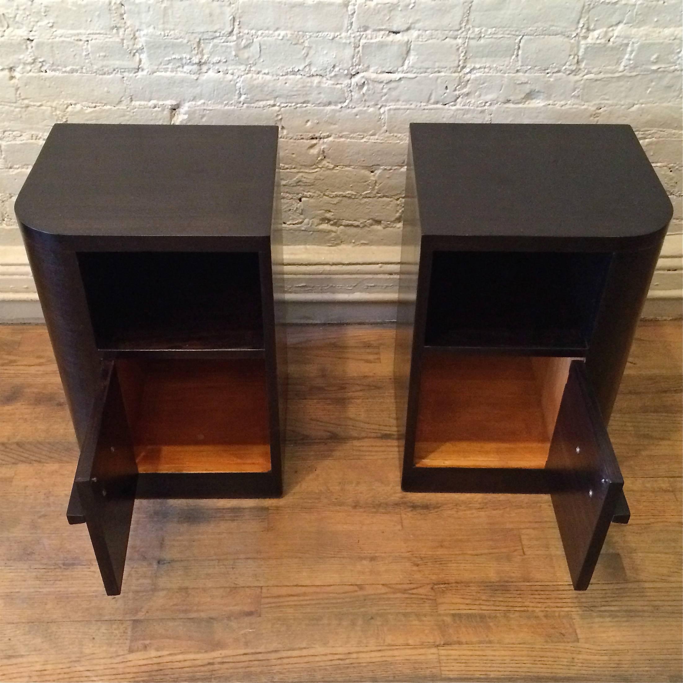 Pair of Art Deco Ebonized Maple Night Tables by Modernage In Good Condition In Brooklyn, NY