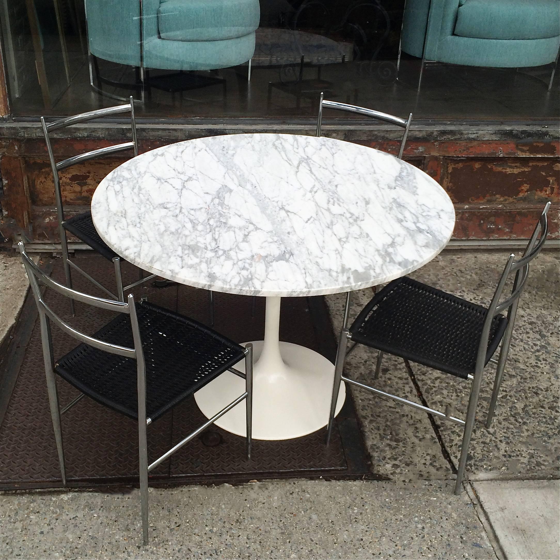 Cast Mid-Century Modern Tulip Base Dining Table with Round Marble Top