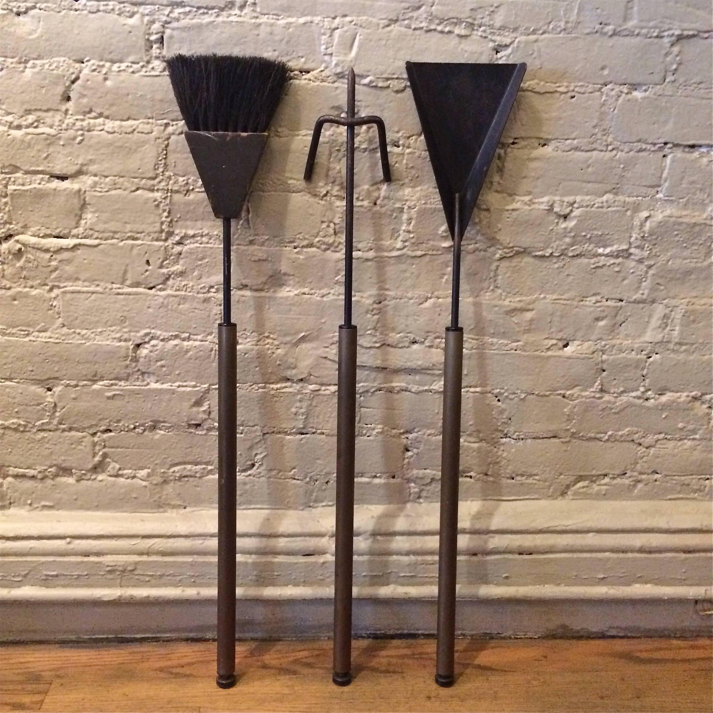Mid-Century Modern Iron and Brass Fireplace Tools In Good Condition In Brooklyn, NY