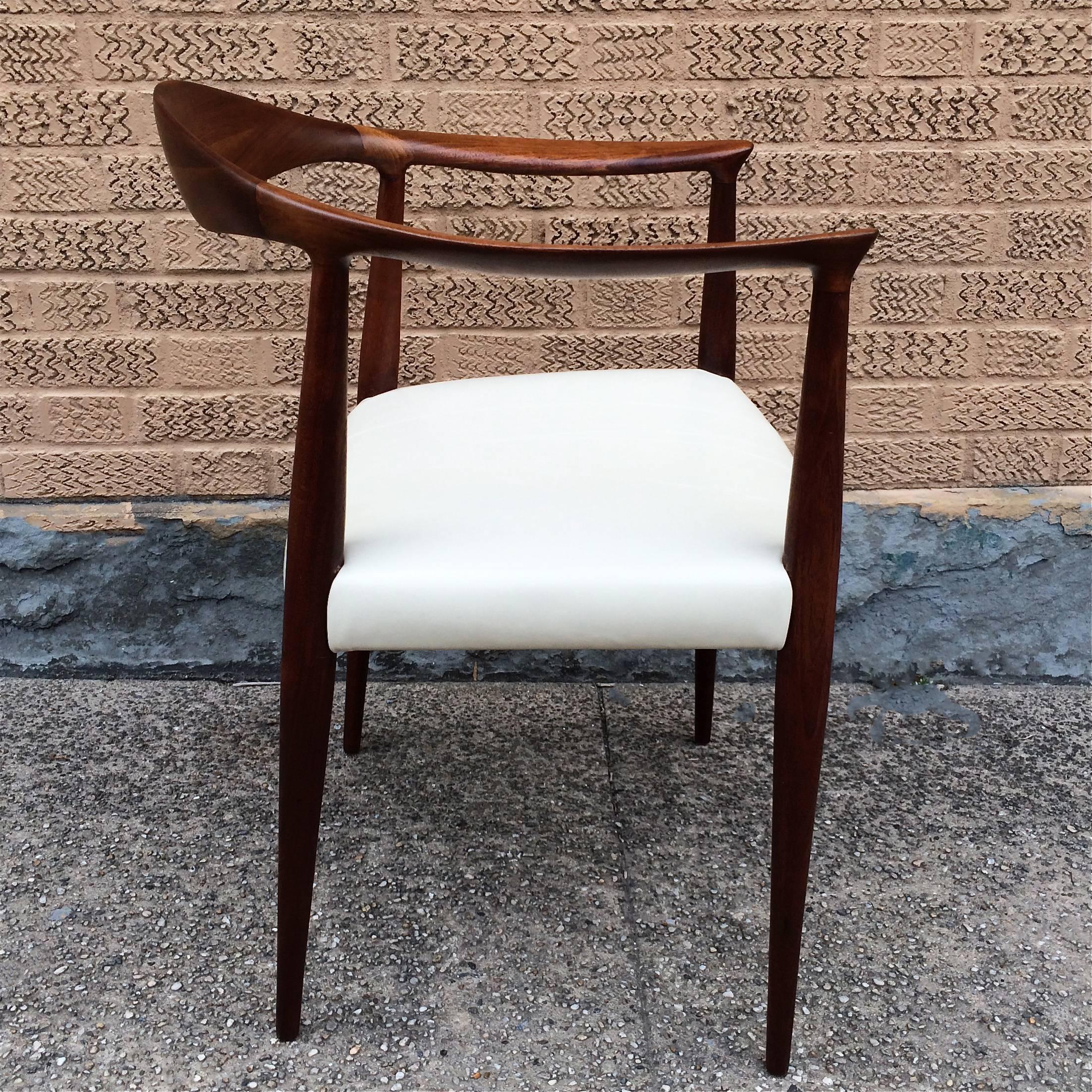 Mid-20th Century Mid-Century Modern Walnut and Leather Armchair