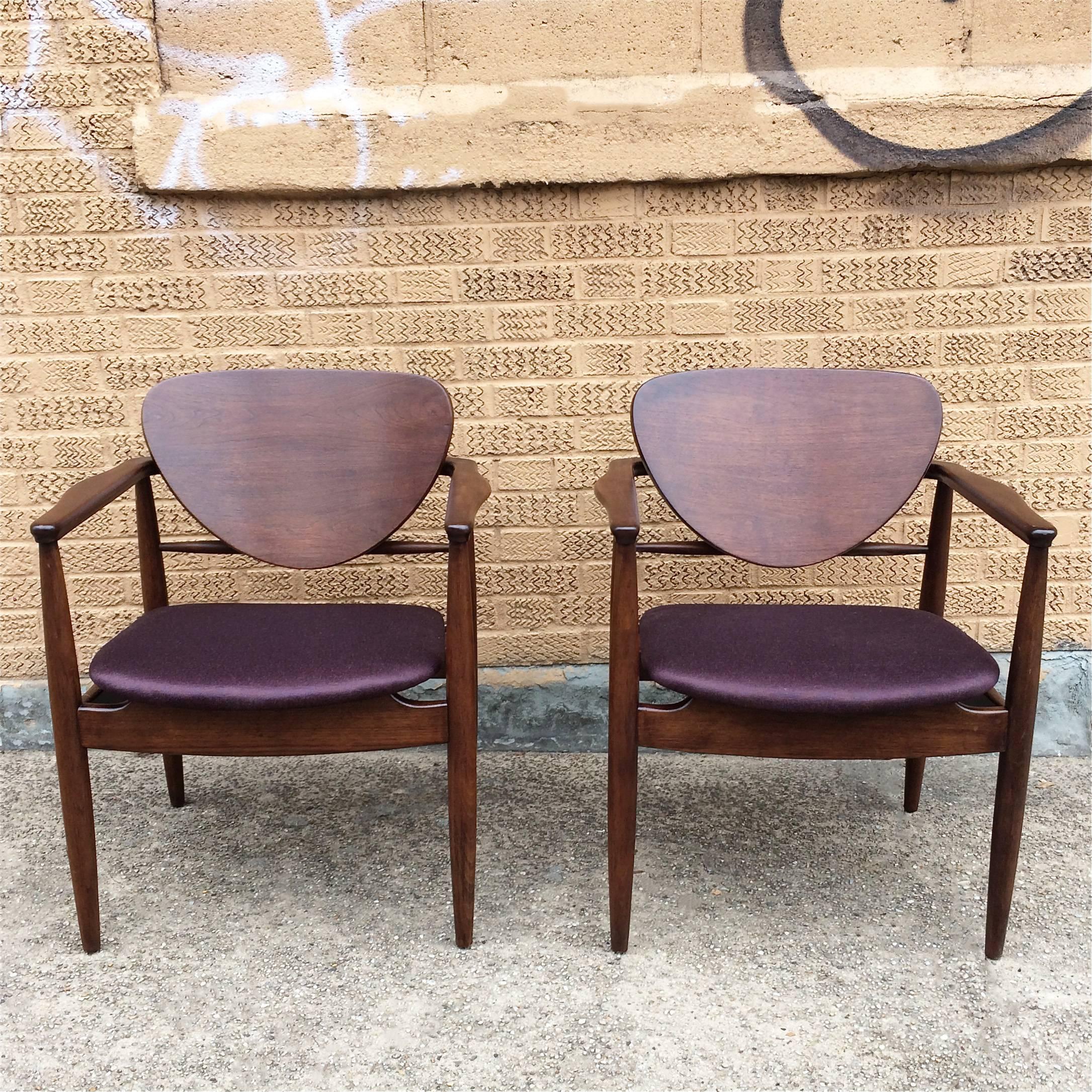 Pair of Walnut Armchairs By Finn Juhl For John Stuart In Good Condition In Brooklyn, NY