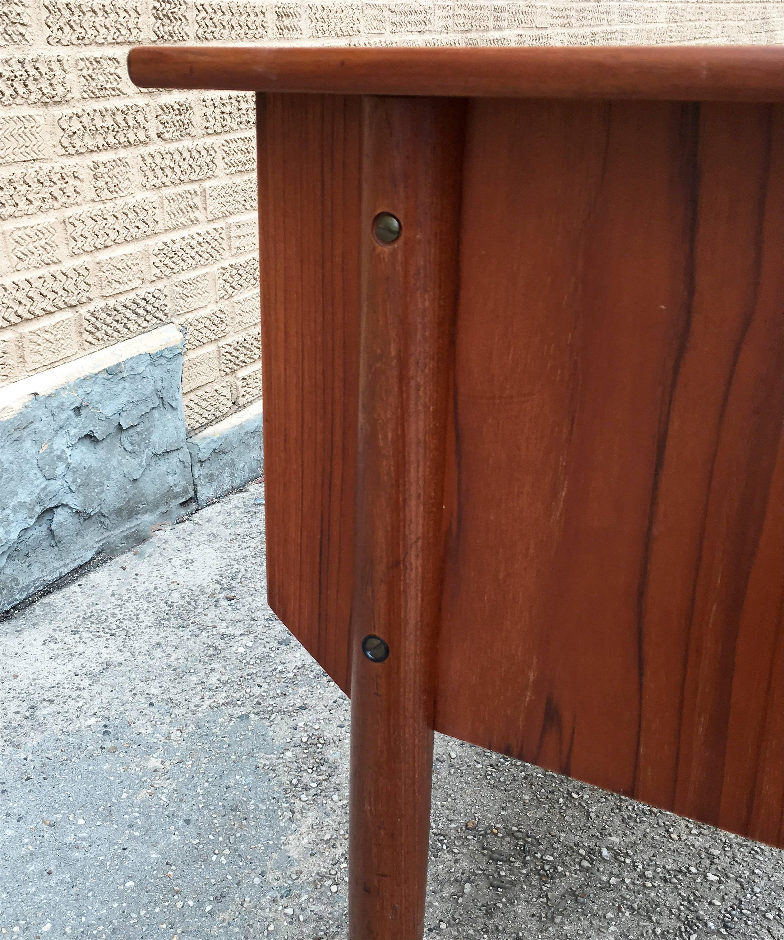 Danish Modern Teak Desk with Finished Display Shelf Front In Excellent Condition In Brooklyn, NY