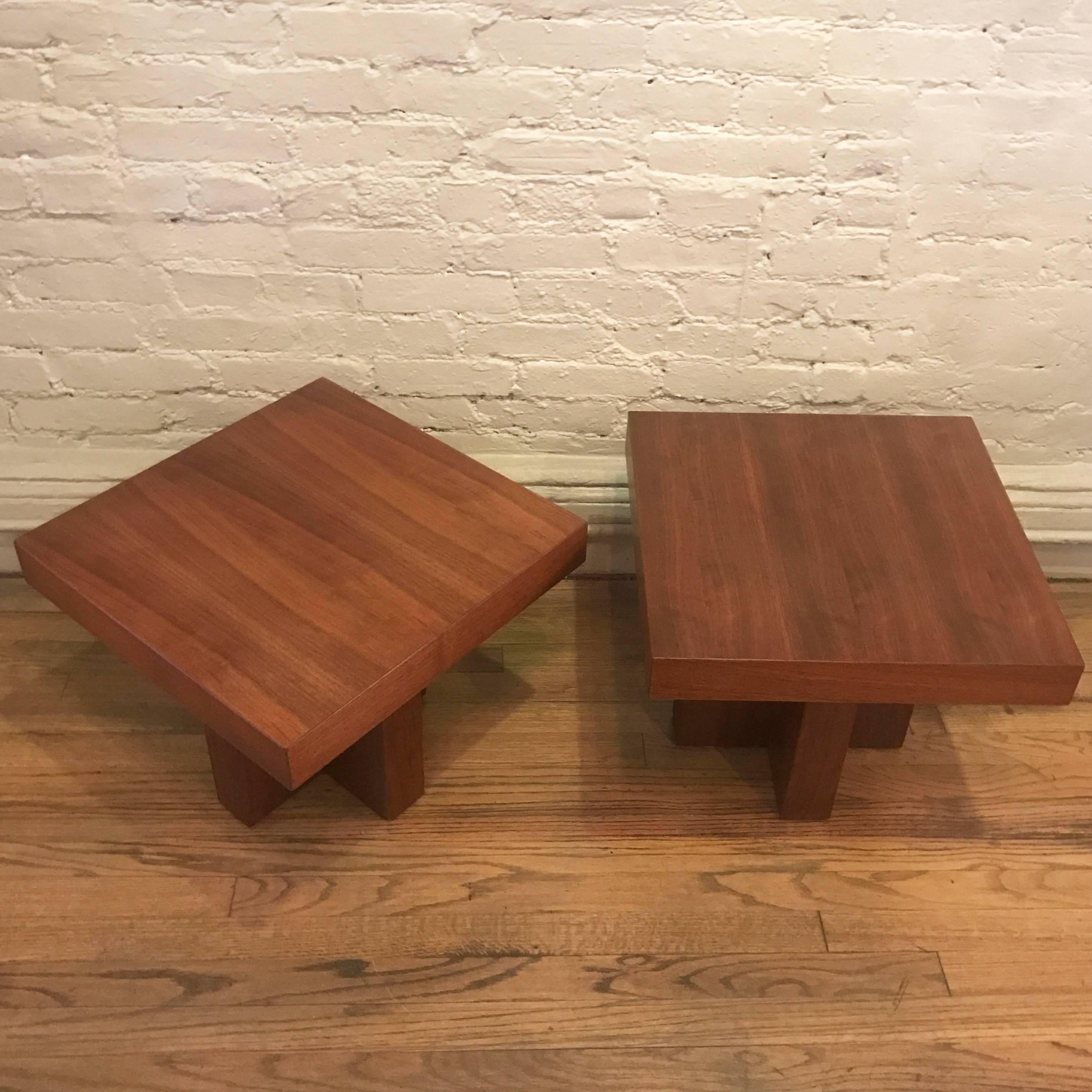 Walnut Side Tables Model 1922 by Milo Baughman for Thayer Coggin In Excellent Condition In Brooklyn, NY