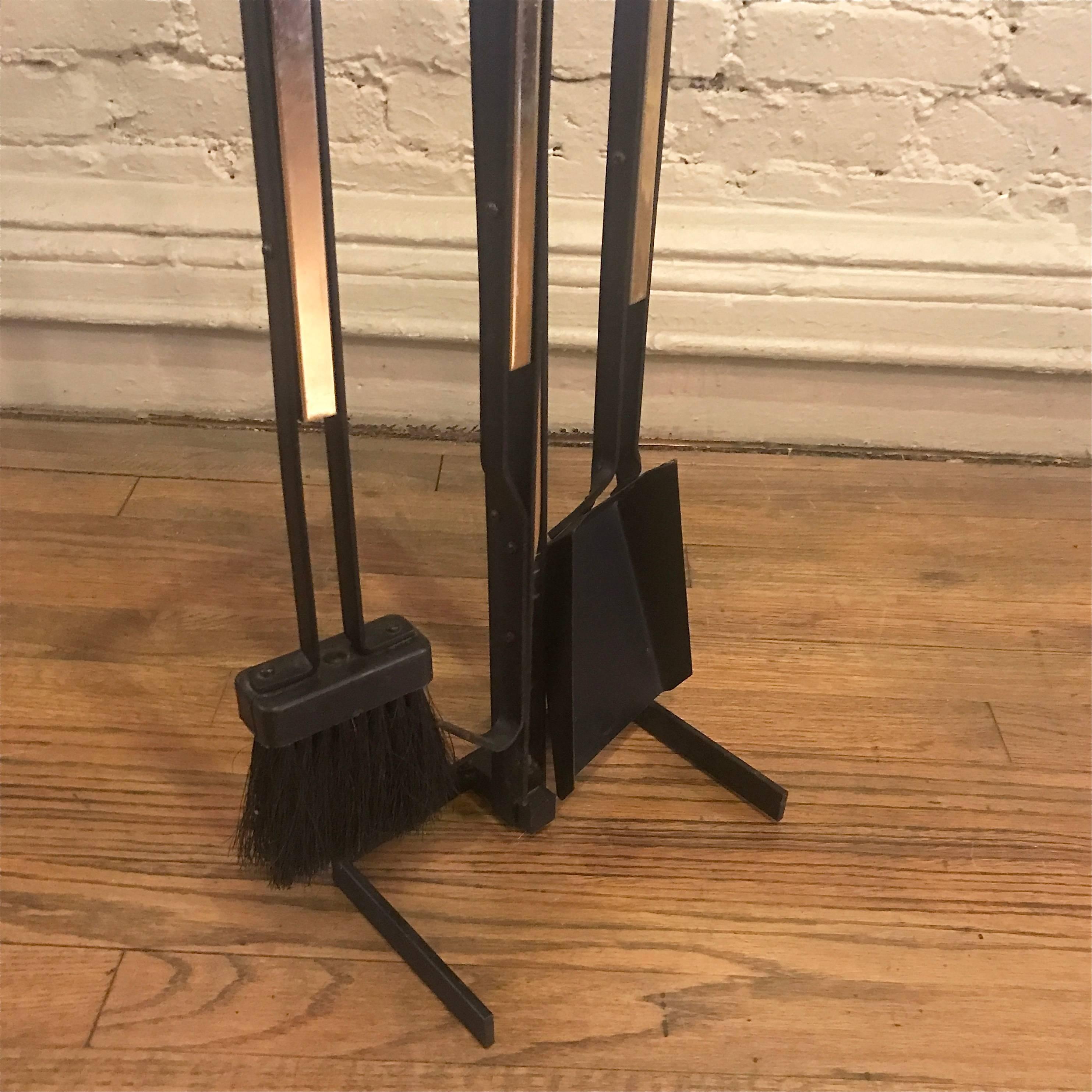 Wrought Iron and Brass Mid-Century Modern Fireplace Tools In Good Condition For Sale In Brooklyn, NY
