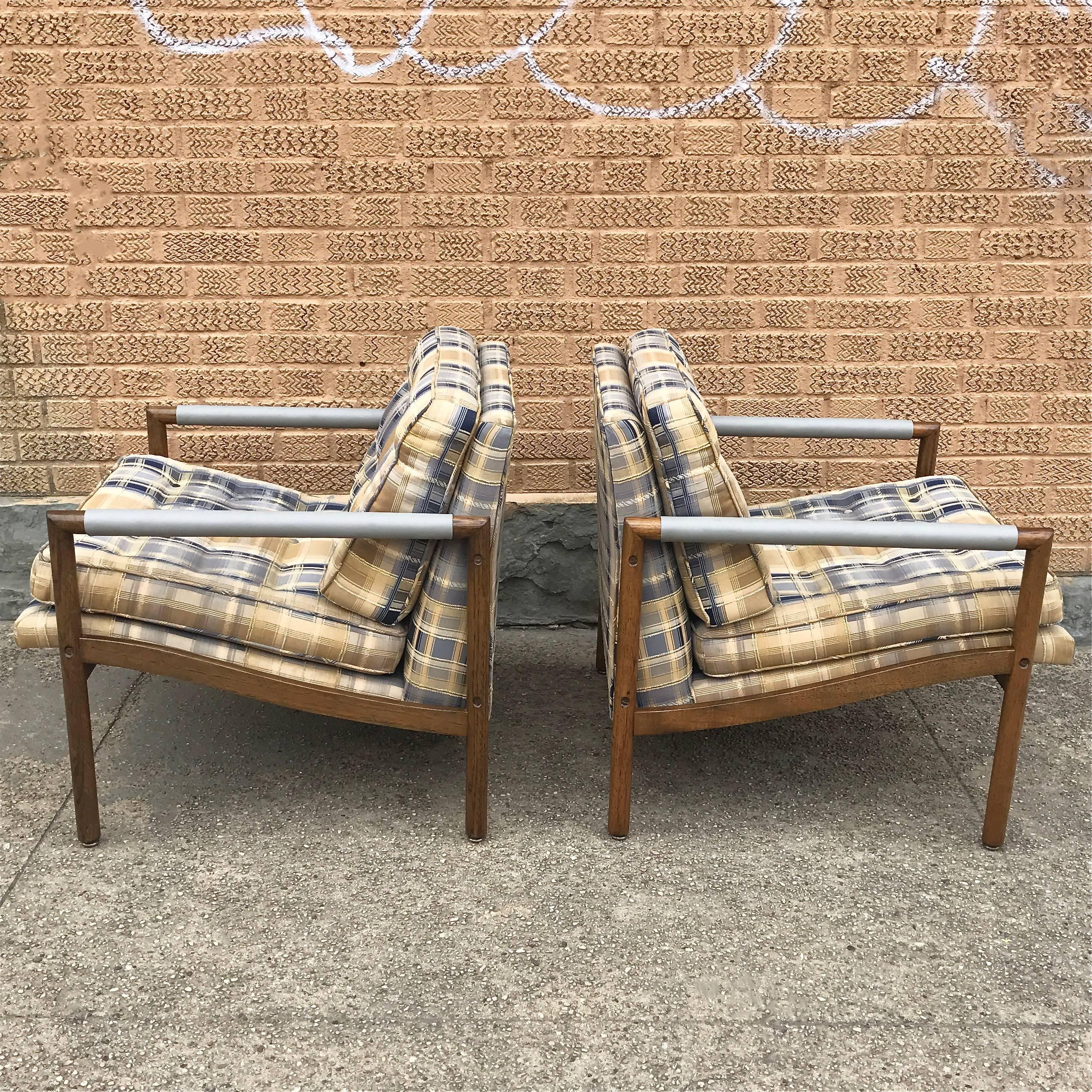 Pair of Mid-Century Modern Harvey Probber Style Upholstered Club Chairs In Good Condition In Brooklyn, NY