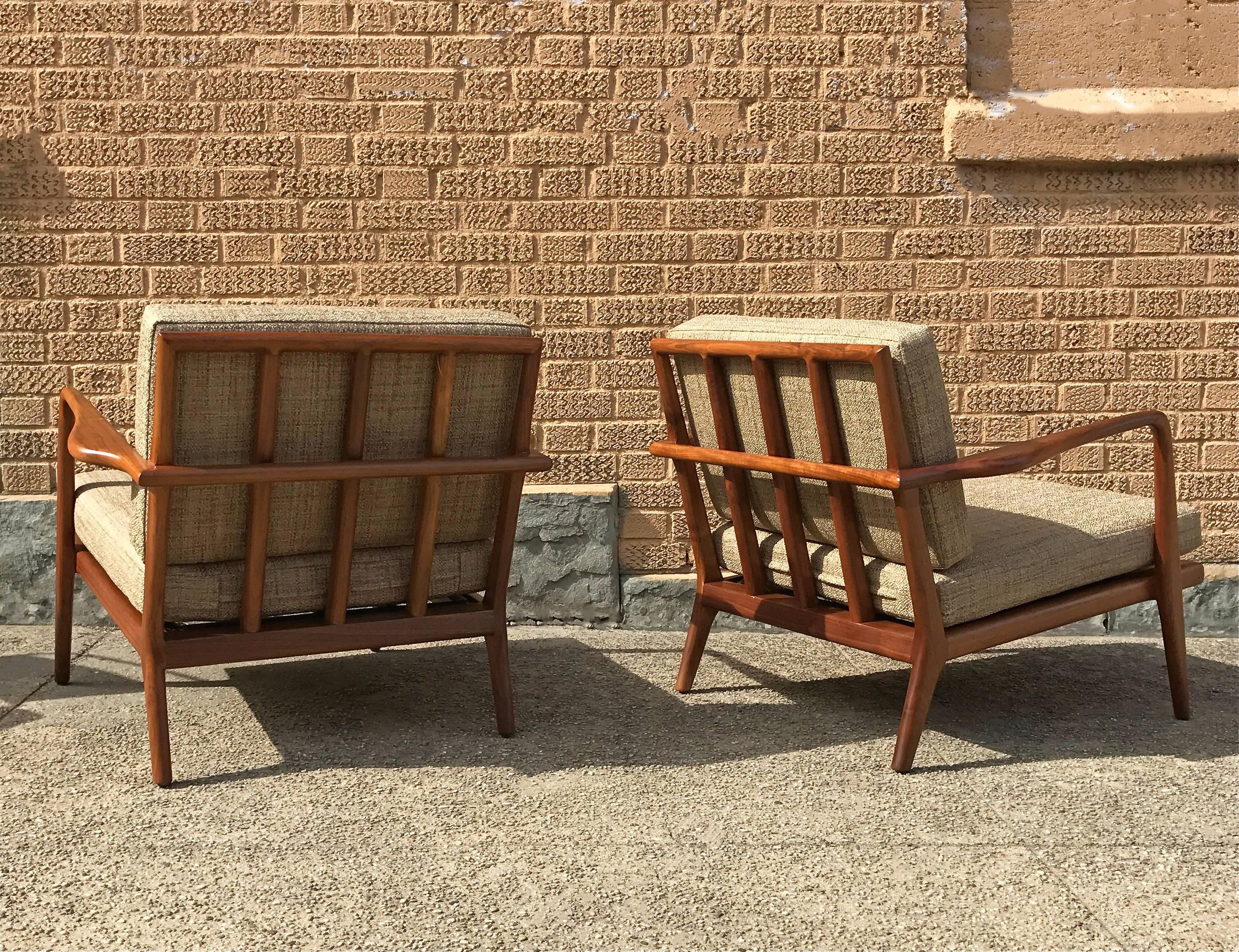 Pair of Mid-Century Modern Walnut Lounge Chairs by Mel Smilow In Good Condition In Brooklyn, NY