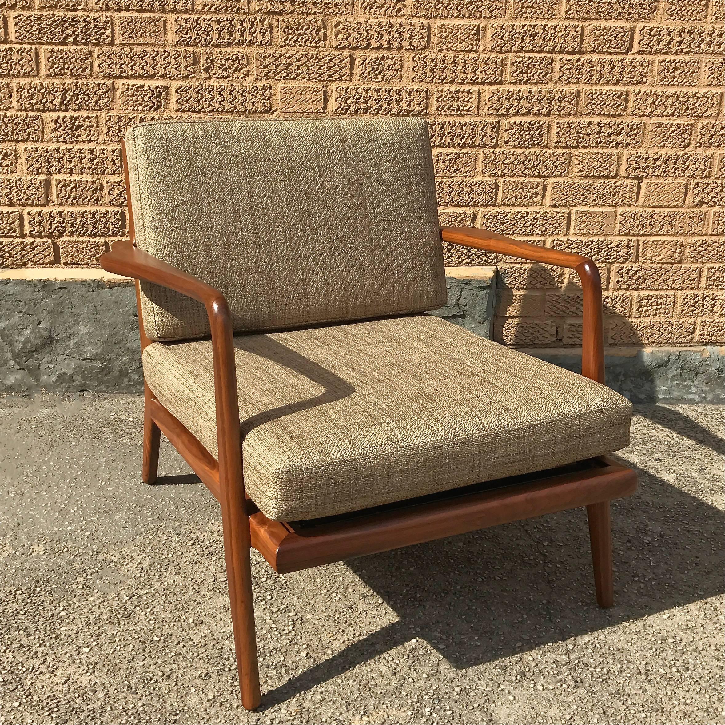 Mid-20th Century Pair of Mid-Century Modern Walnut Lounge Chairs by Mel Smilow